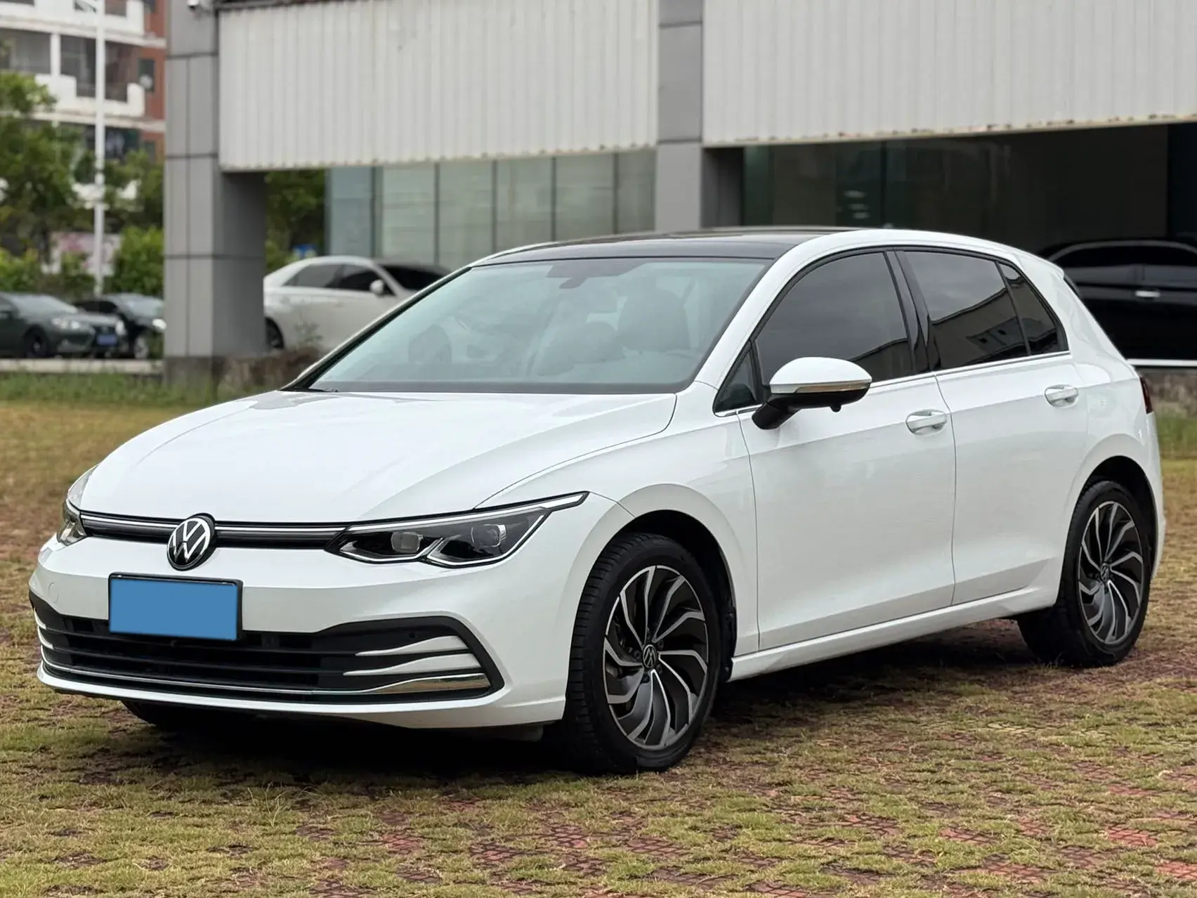 2023 VOLKSWAGEN GOLF view 1