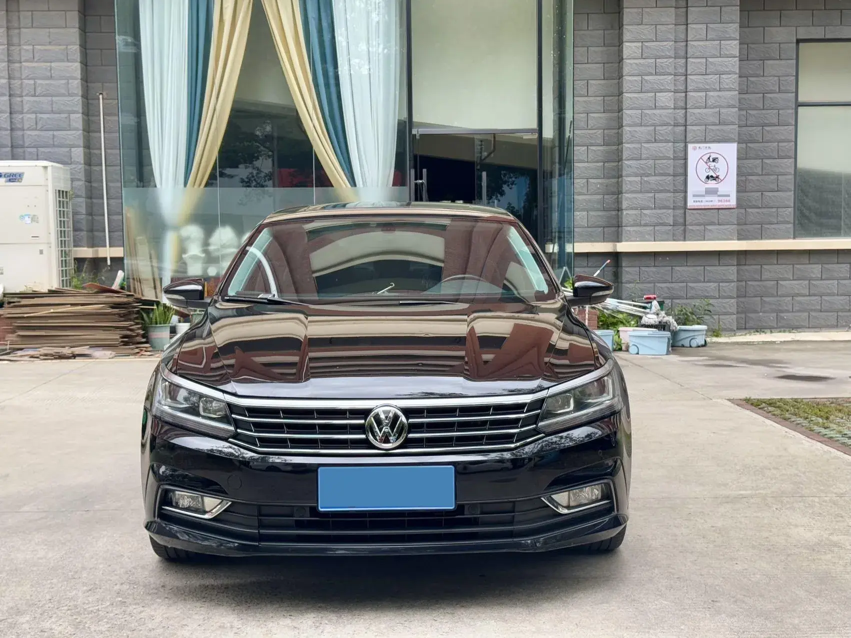 2017 VOLKSWAGEN PASSAT thumbnail 2