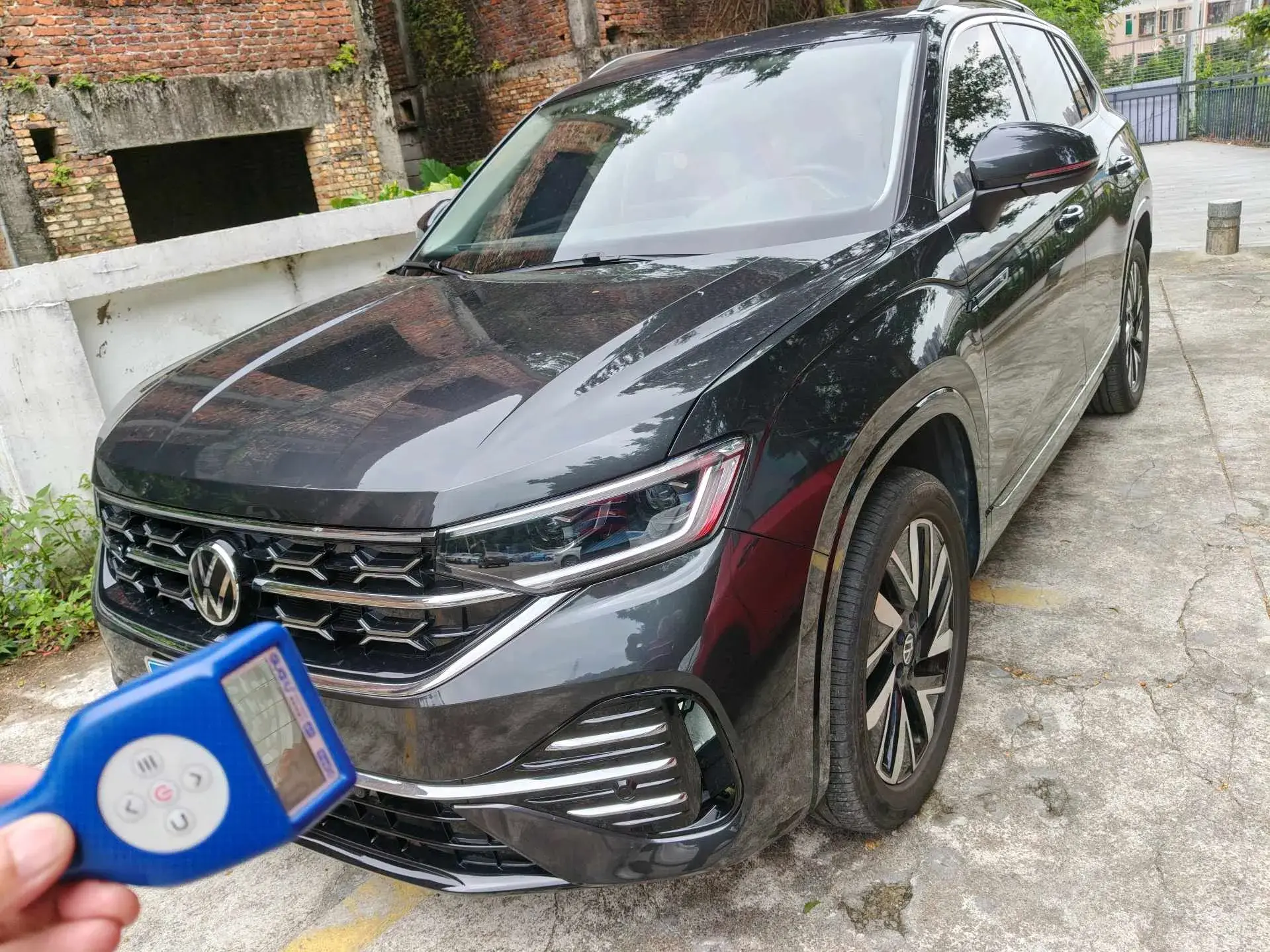 2024 VOLKSWAGEN TAYRON view 1