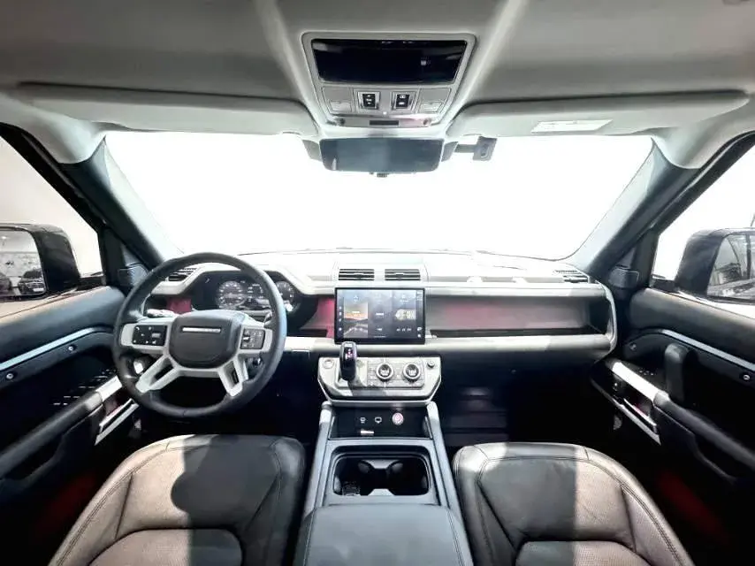 2023 LAND ROVER thumbnail 4