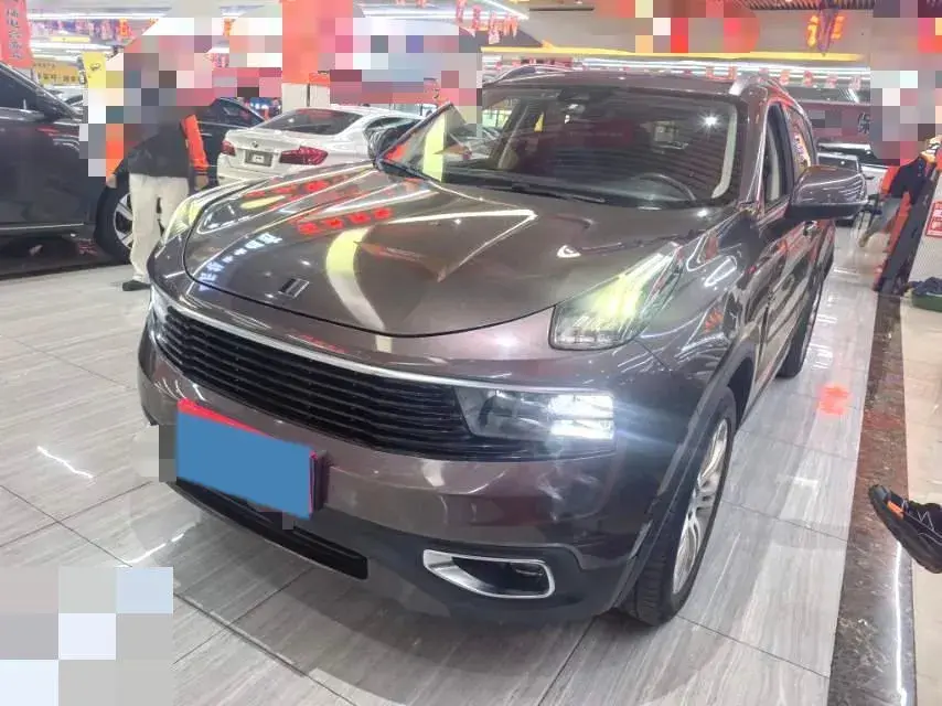 2017 LYNK&CO 01 view 1