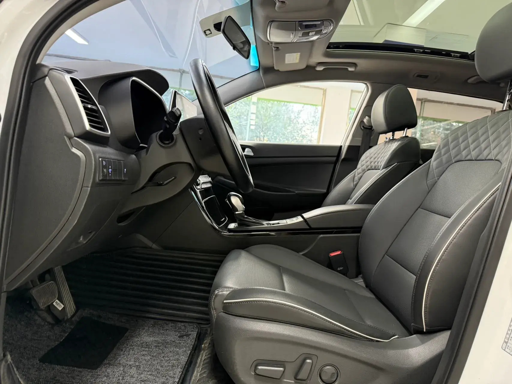 2020 HYUNDAI TUCSON thumbnail 4