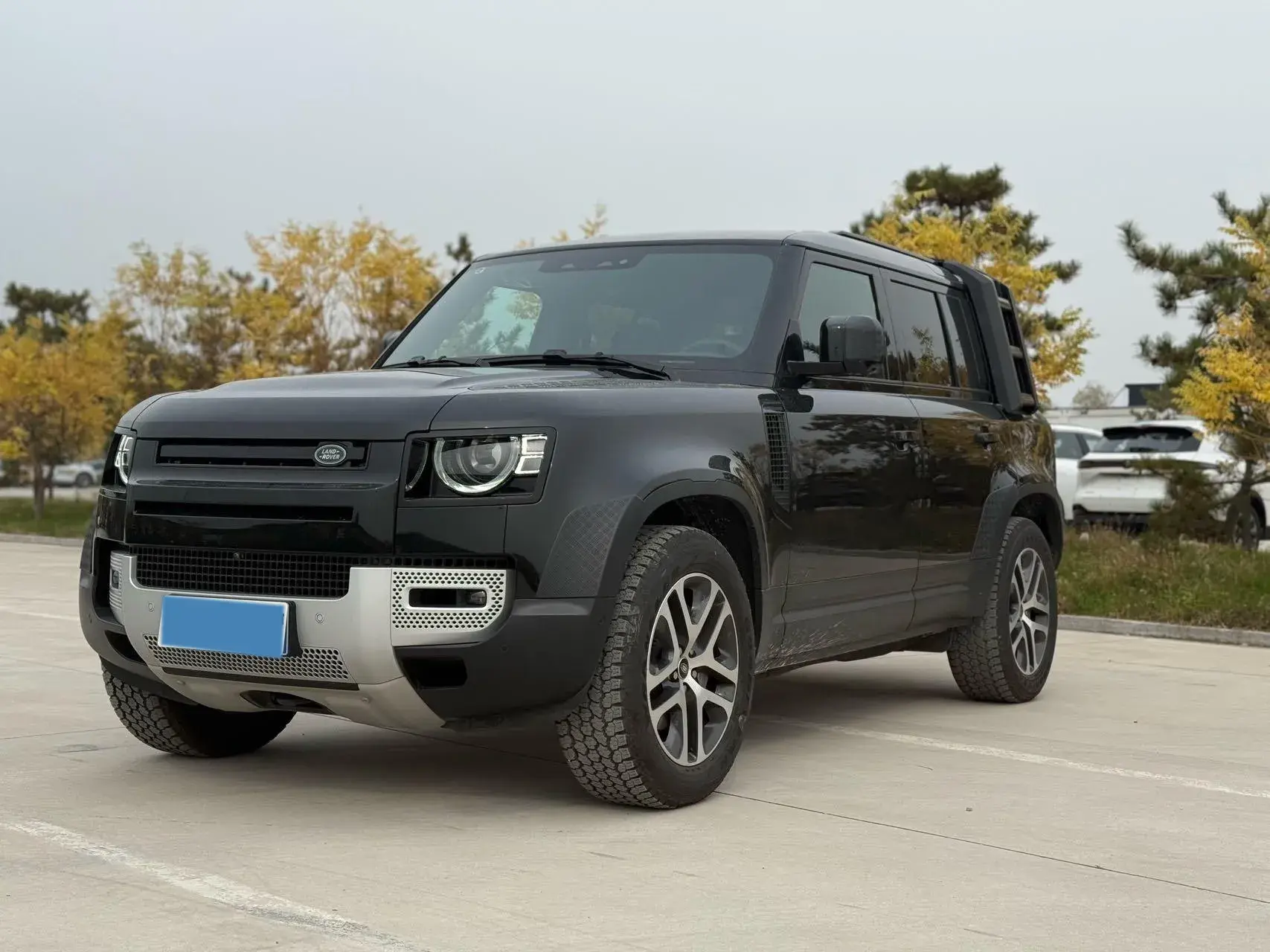 2025 LAND ROVER view 1