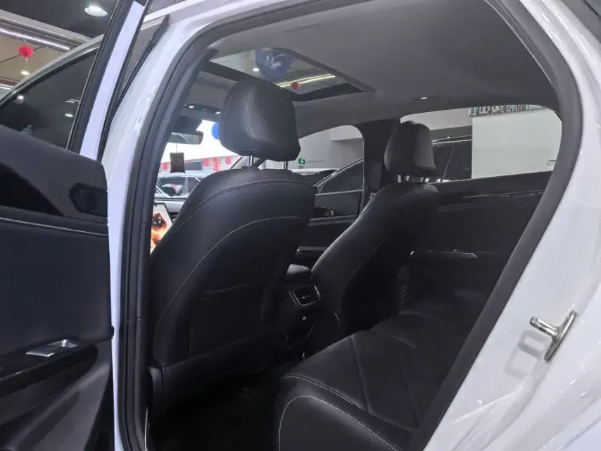 2023 GEELY GALAXY thumbnail 3