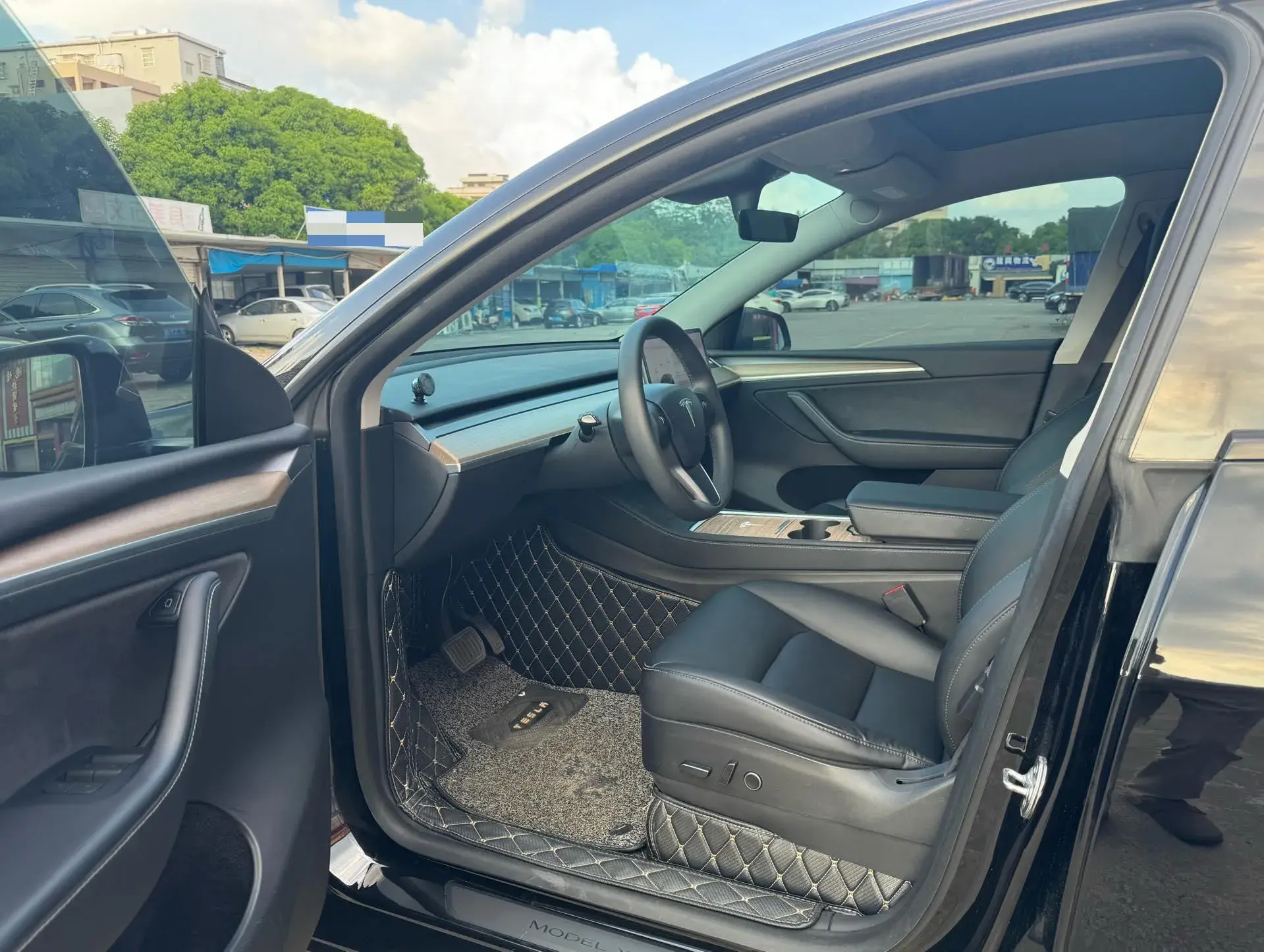 2021 TESLA MODEL thumbnail 4