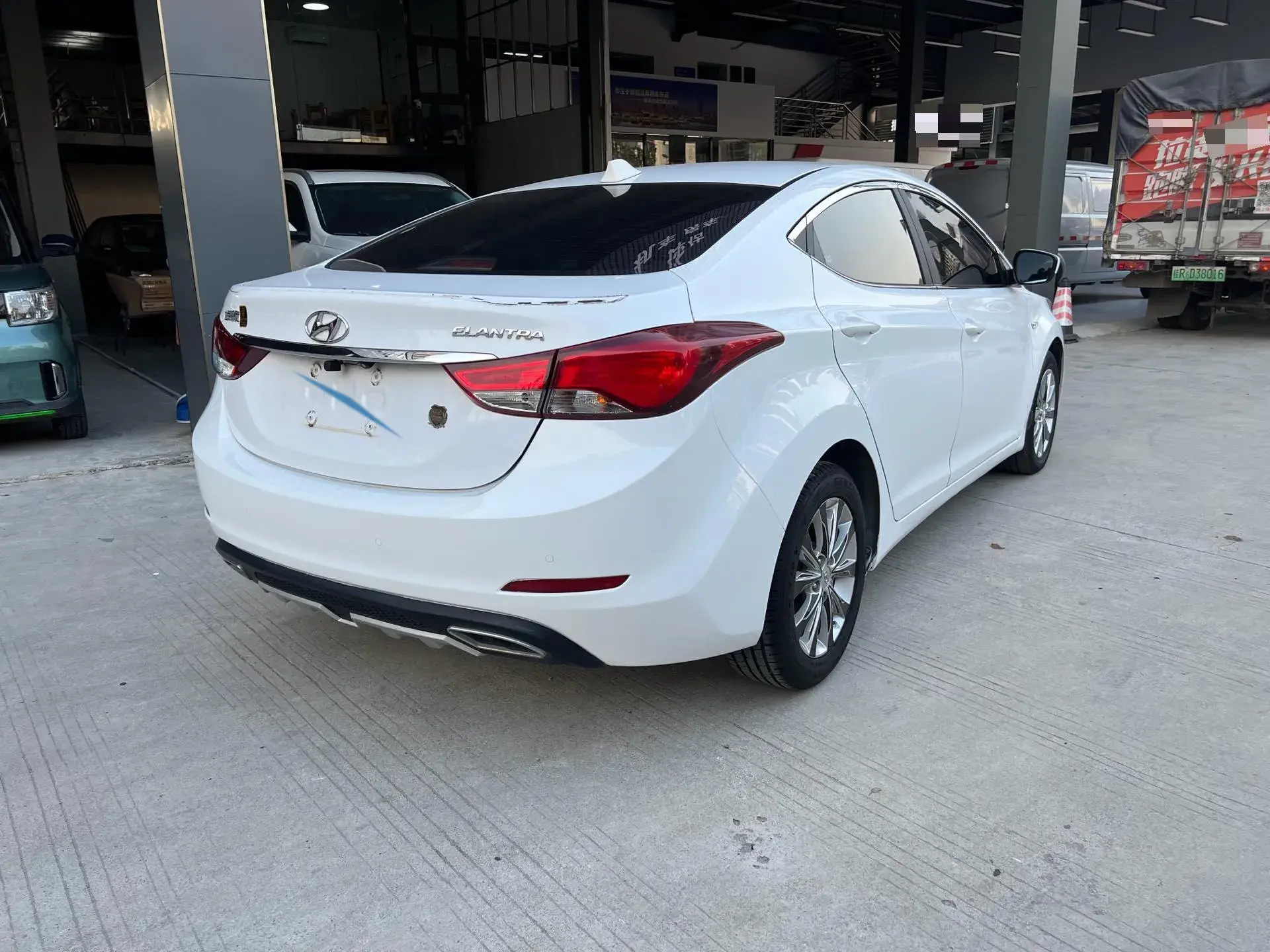 2016 HYUNDAI ELANTRA thumbnail 4