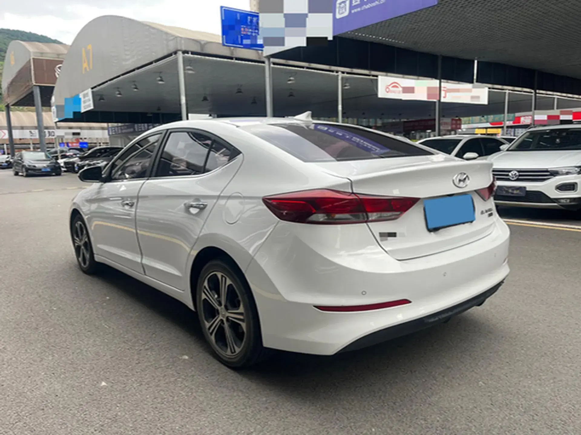 2018 HYUNDAI ELANTRA thumbnail 4