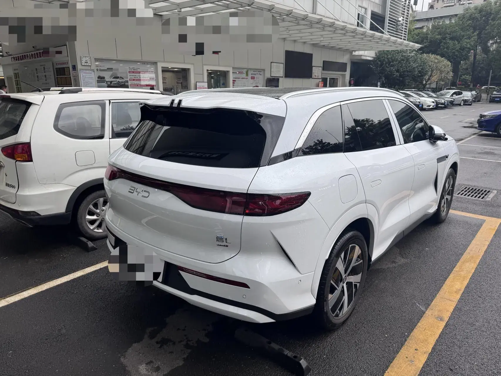 2025 BYD TANGL thumbnail 3