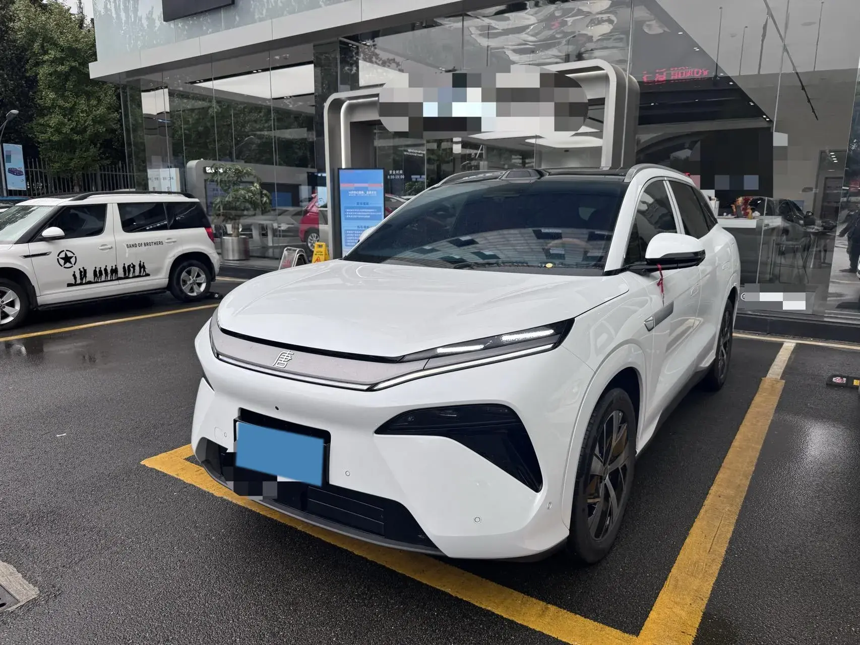 2025 BYD TANGL view 1