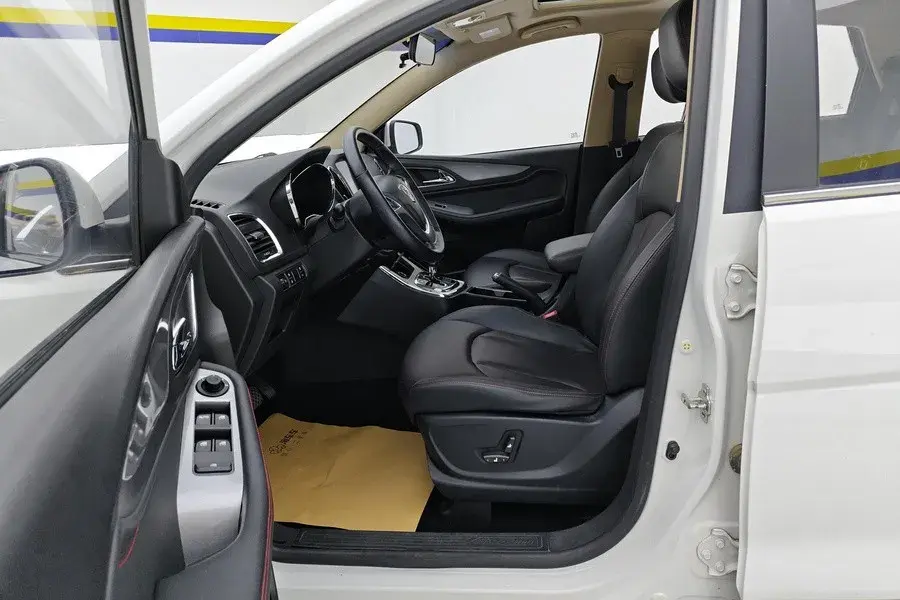 2016 BAOJUN 560 thumbnail 4