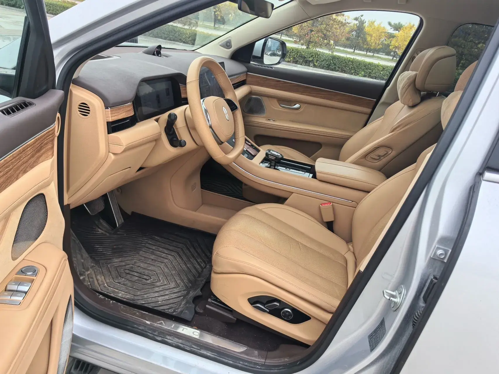 2024 AITO AITO thumbnail 4