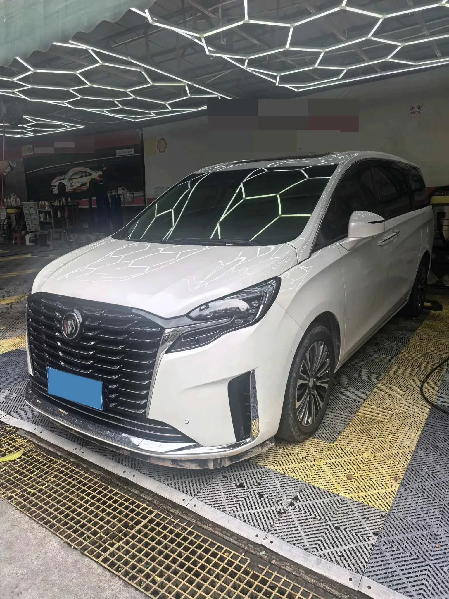 2023 BUICK GL8 view 1