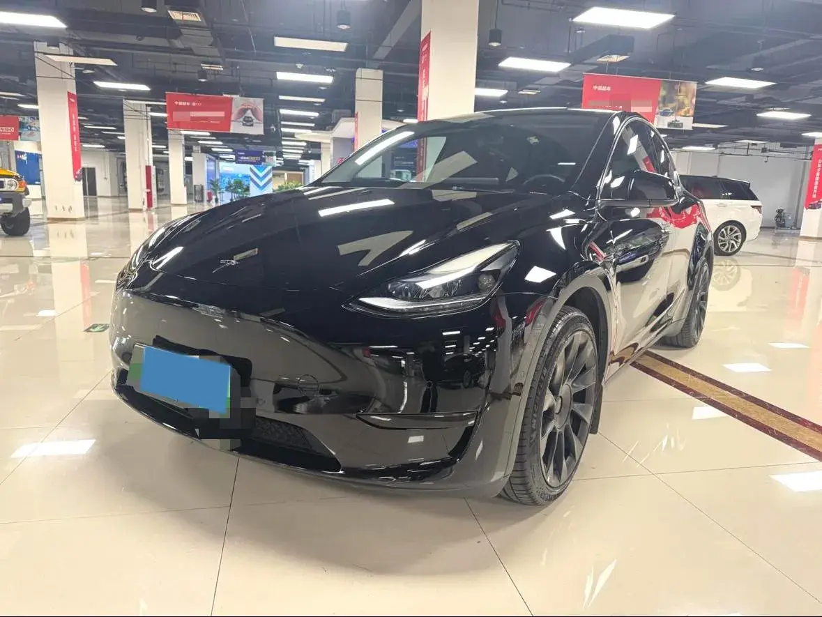 2022 TESLA MODEL view 1