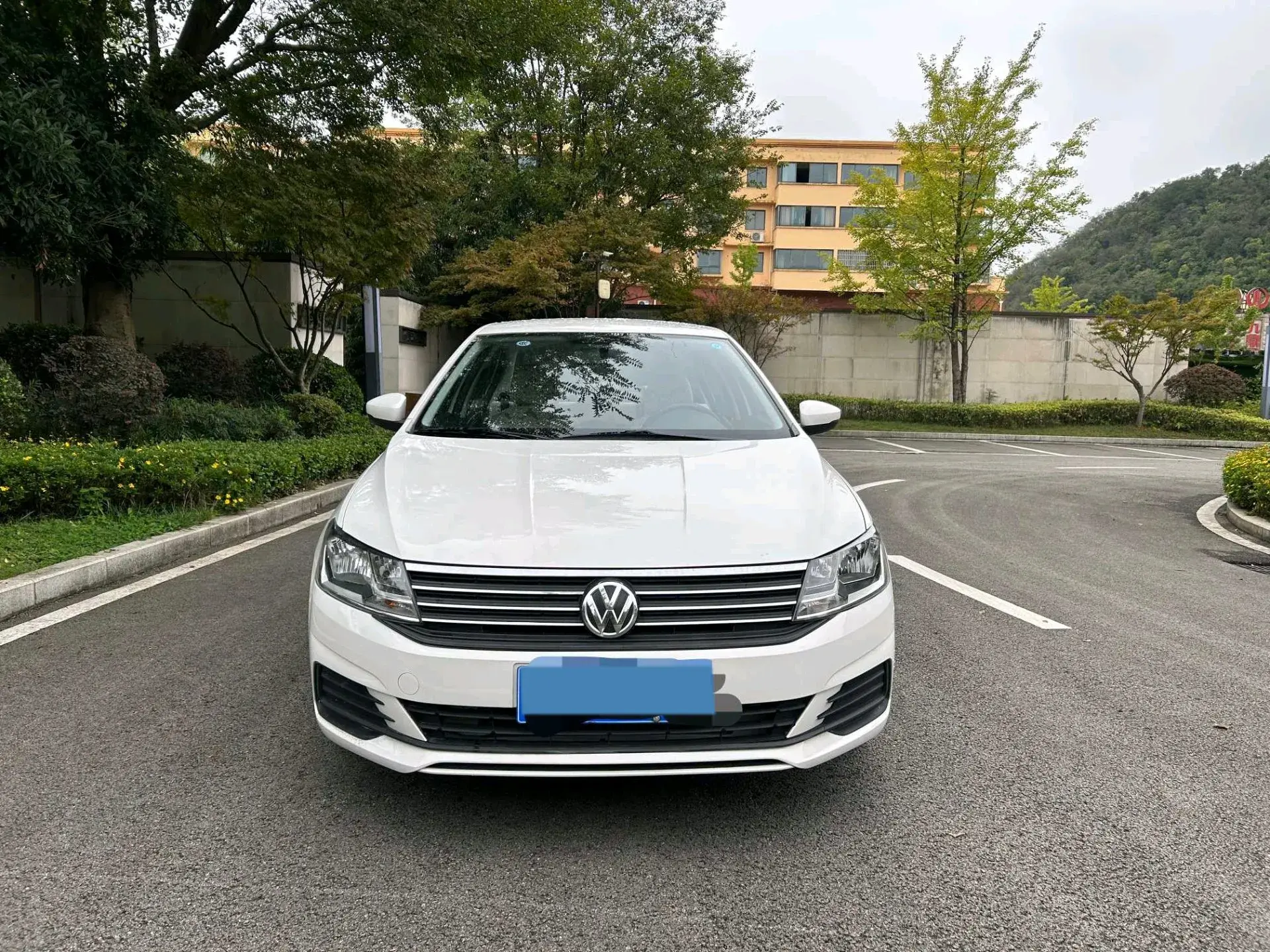 2019 VOLKSWAGEN LAVIDA thumbnail 2
