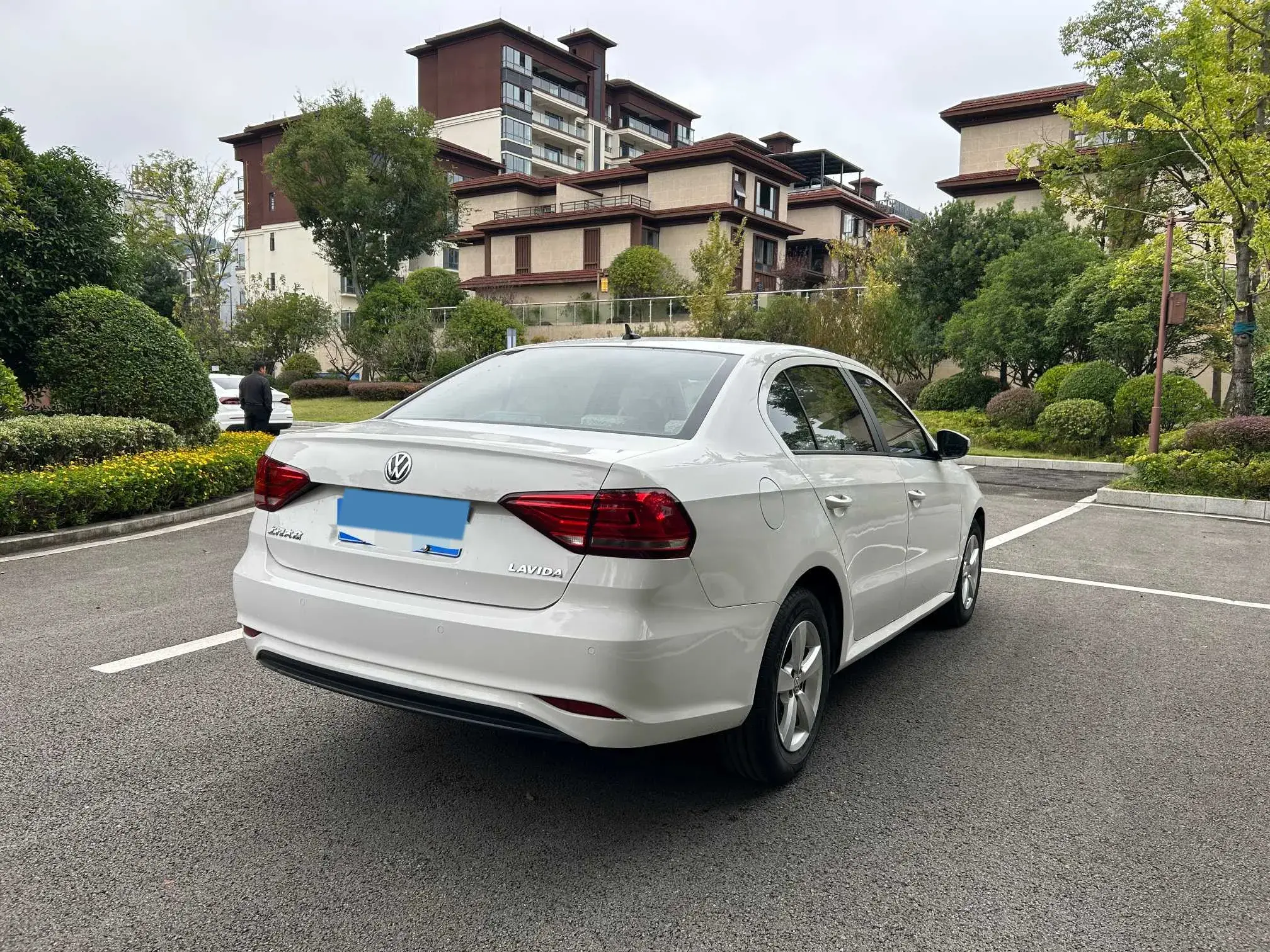 2019 VOLKSWAGEN LAVIDA thumbnail 4