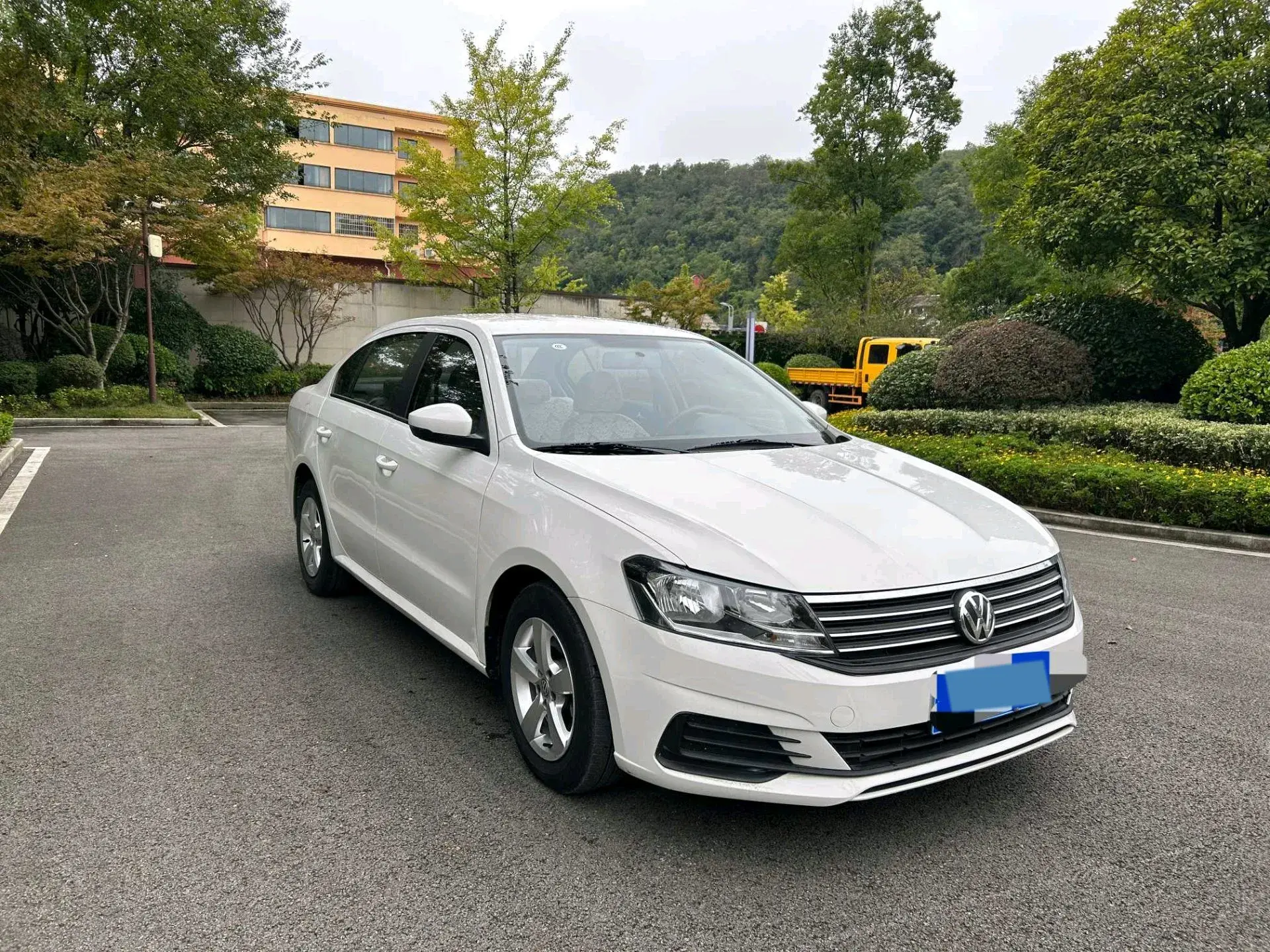 2019 VOLKSWAGEN LAVIDA thumbnail 3