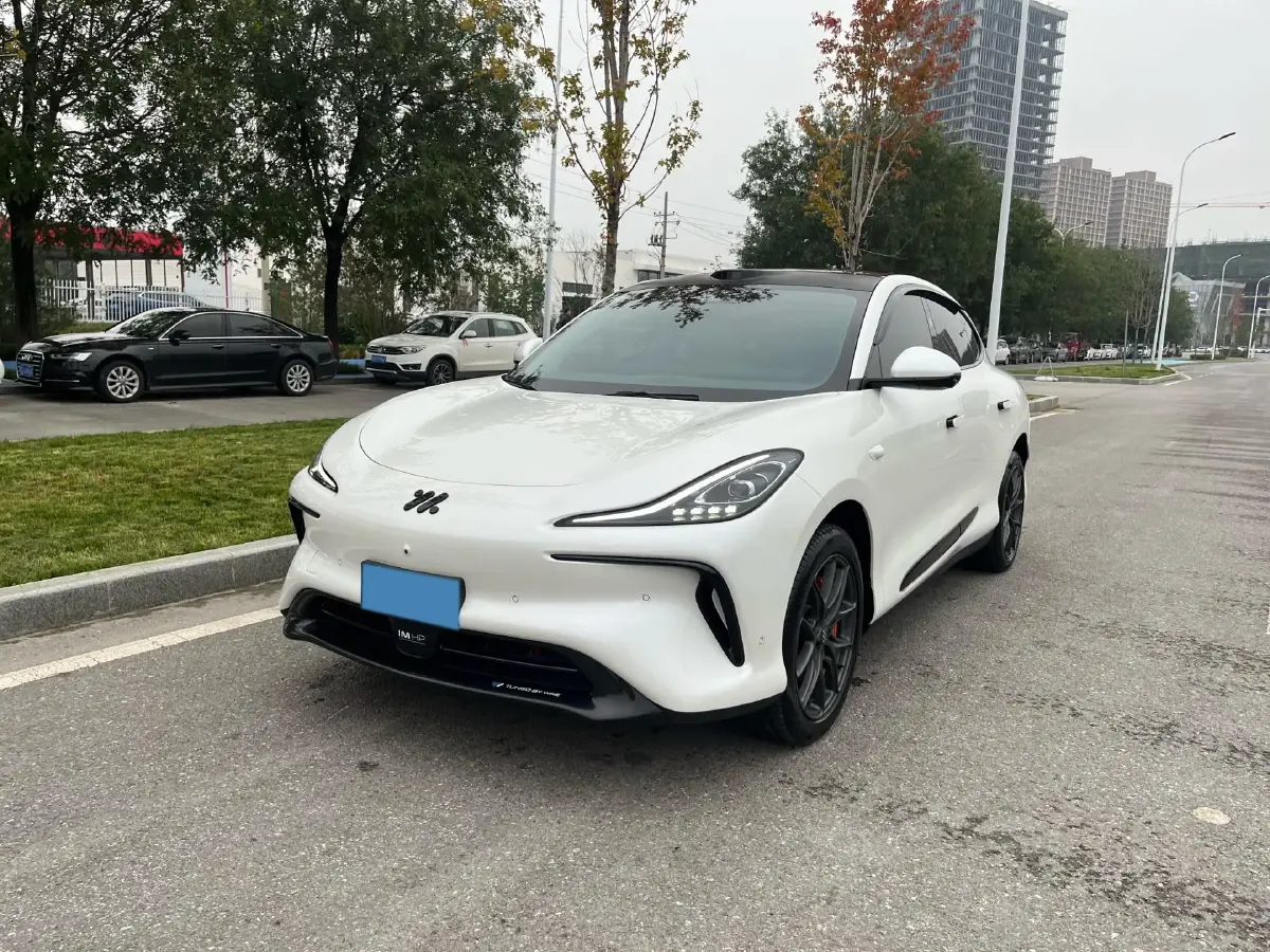 2023 IM LS6 BEV 71KWH