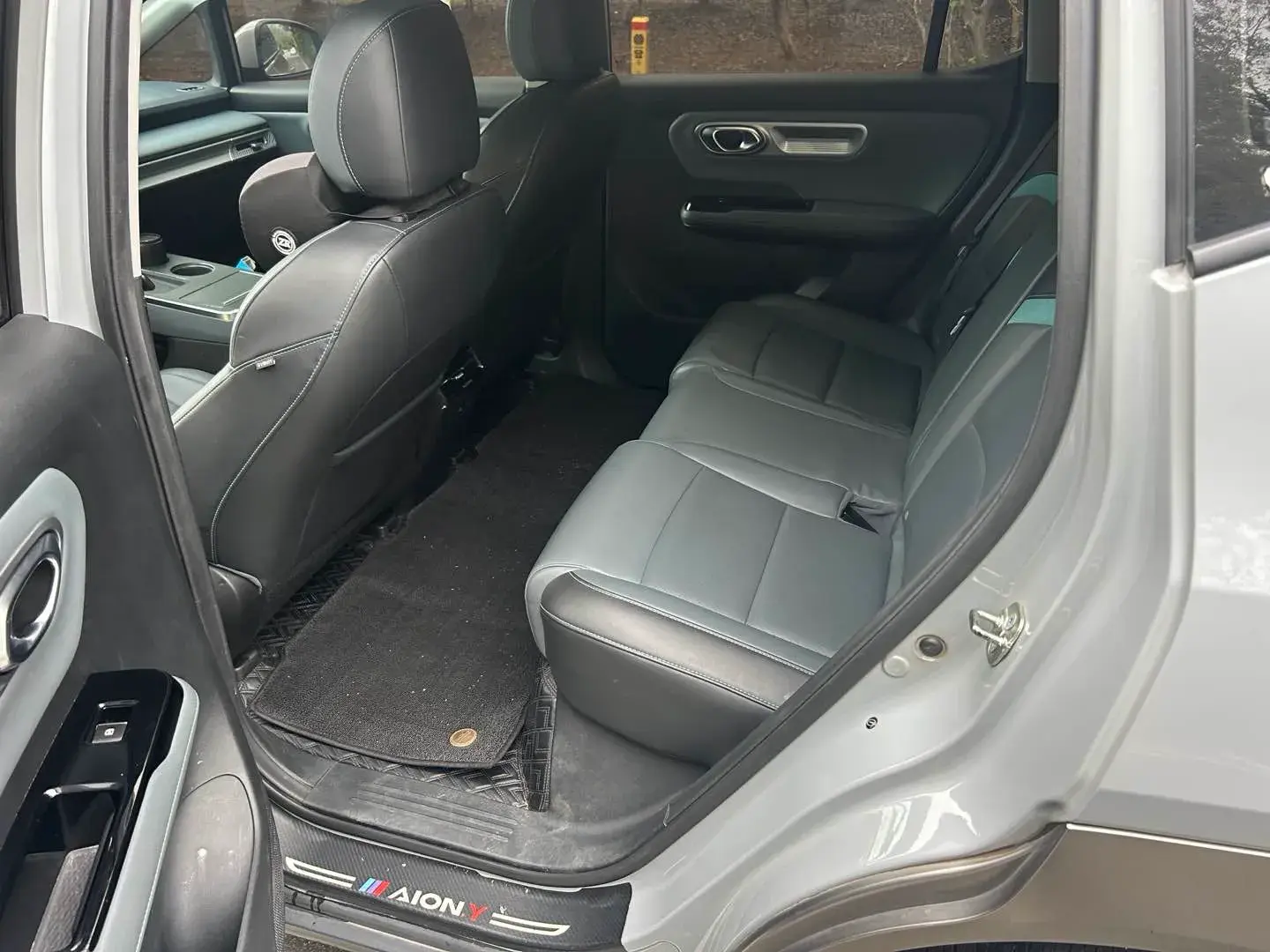 2023 AION Y thumbnail 3