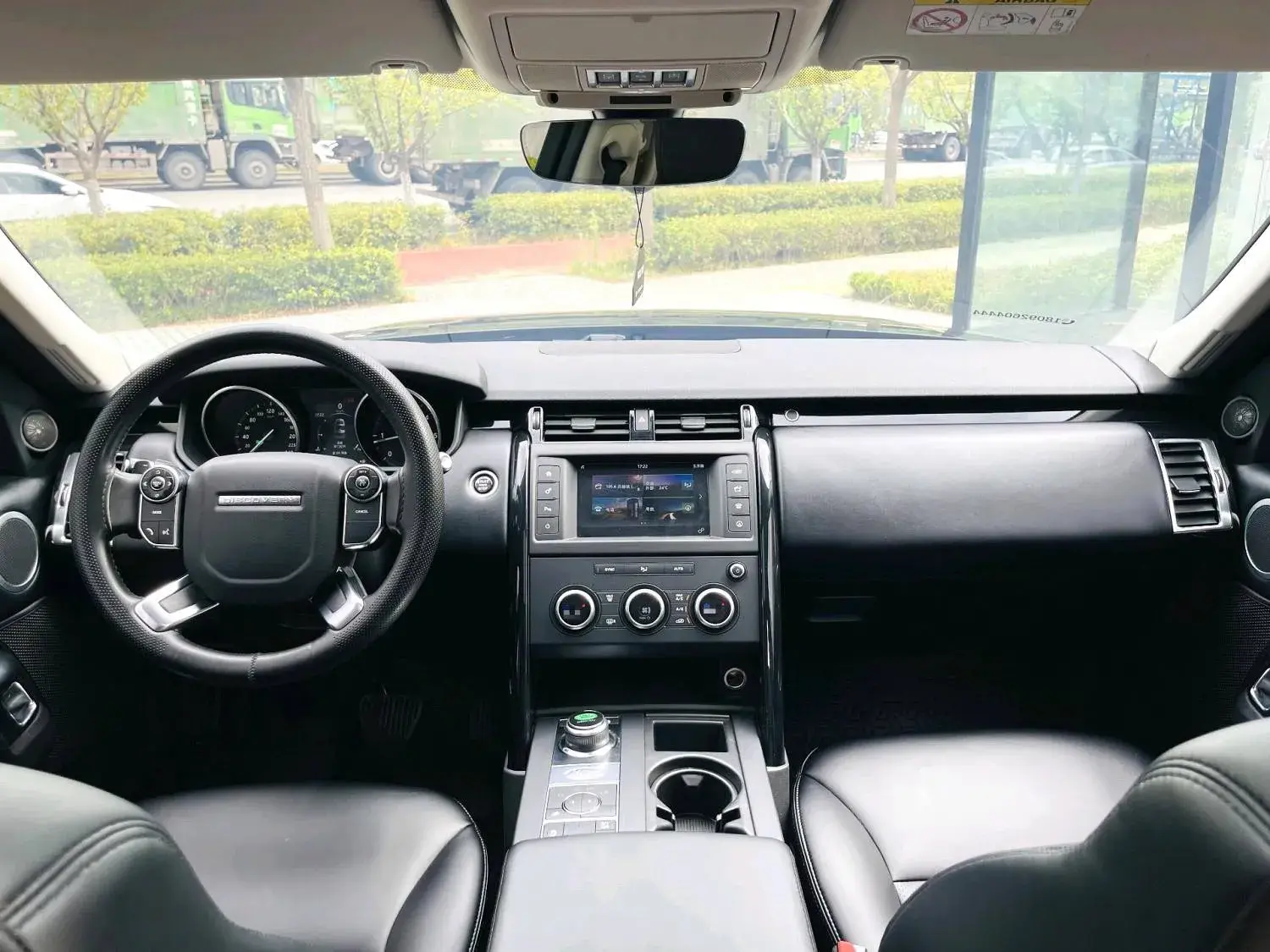 2017 LAND ROVER thumbnail 4