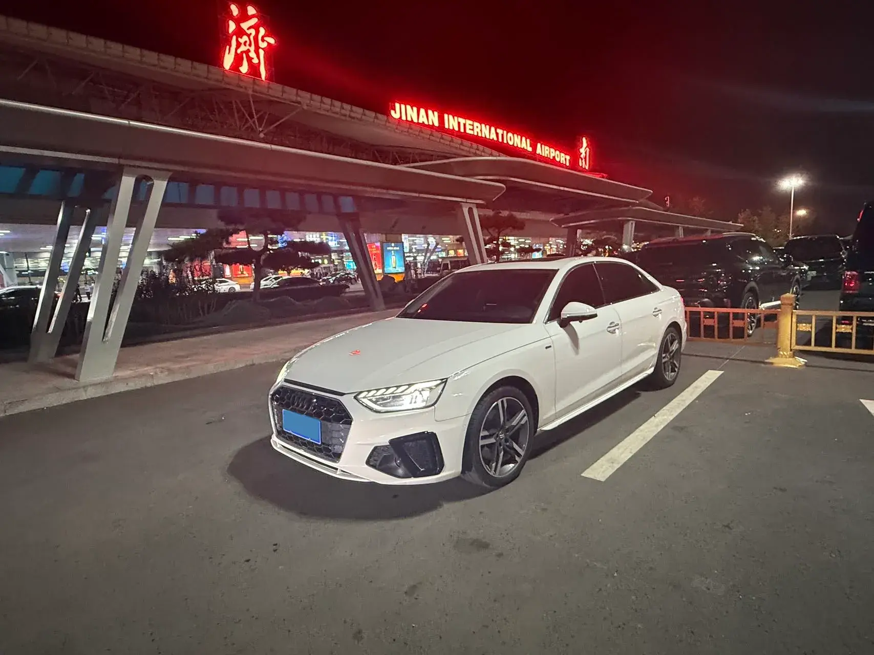 2020 AUDI A4L view 1