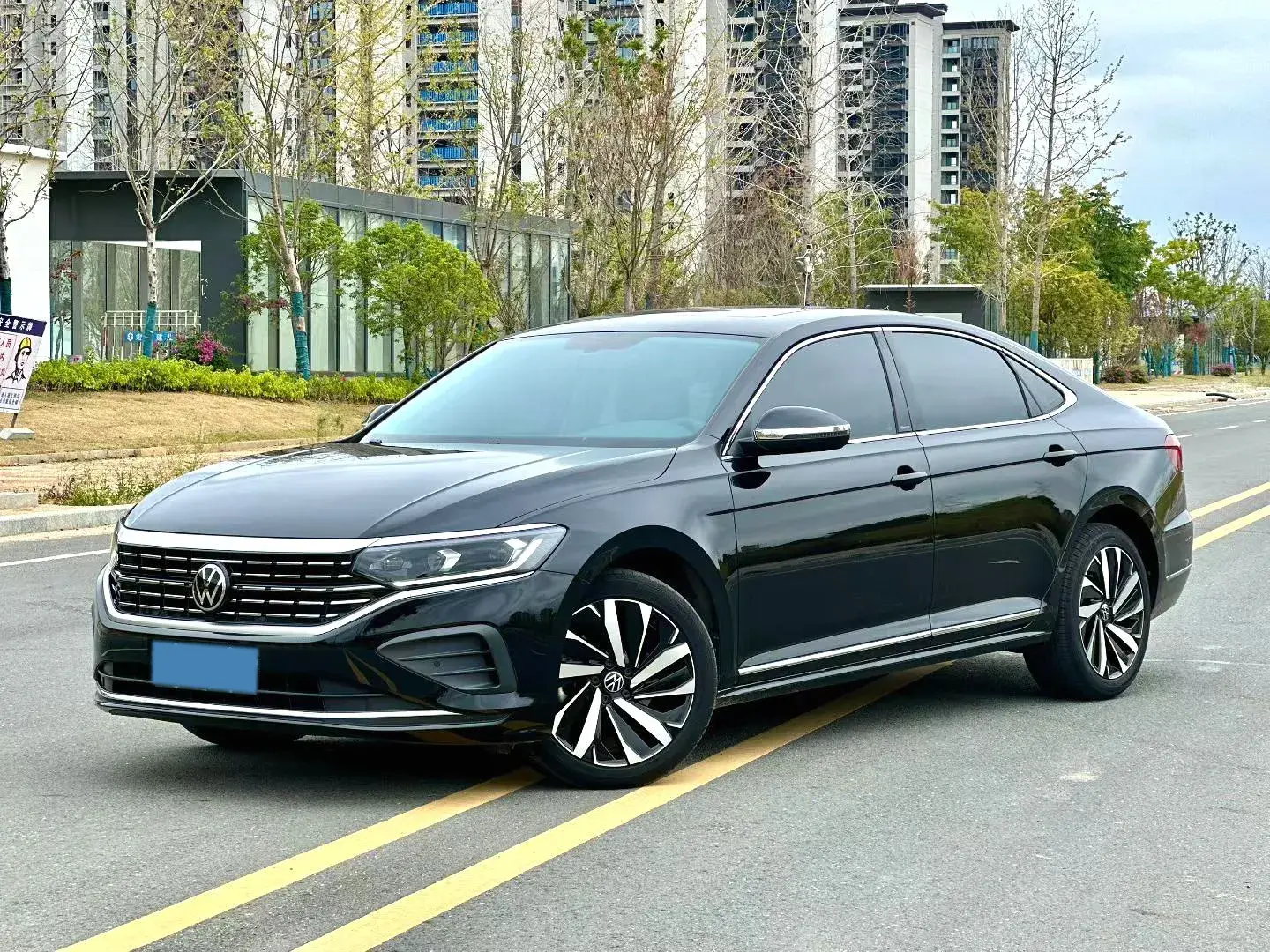2024 VOLKSWAGEN PASSAT view 1