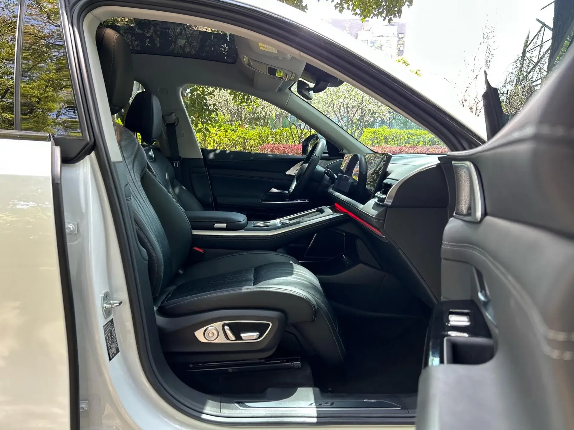 2024 XPENG G9 thumbnail 4