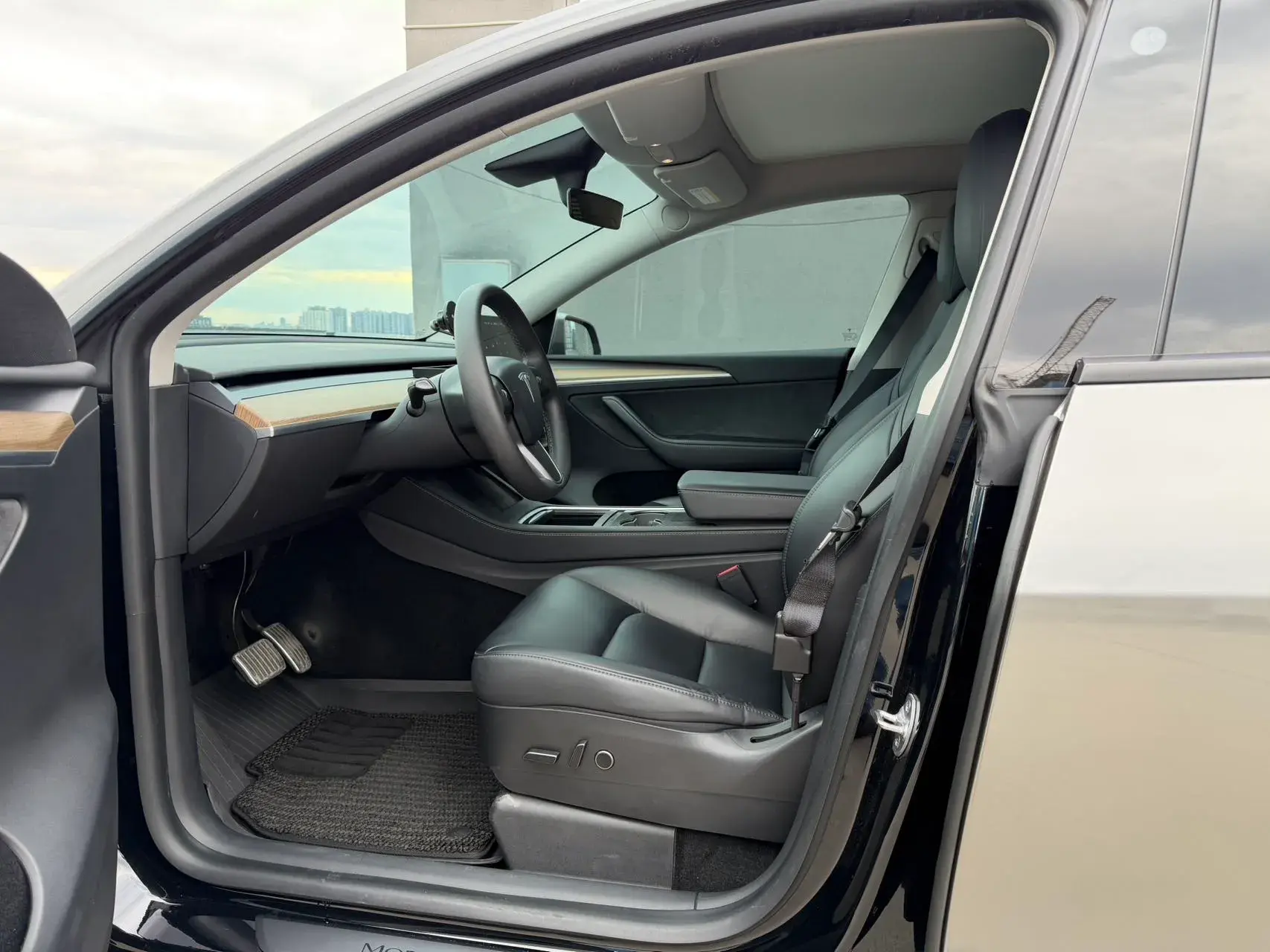 2021 TESLA MODEL thumbnail 4