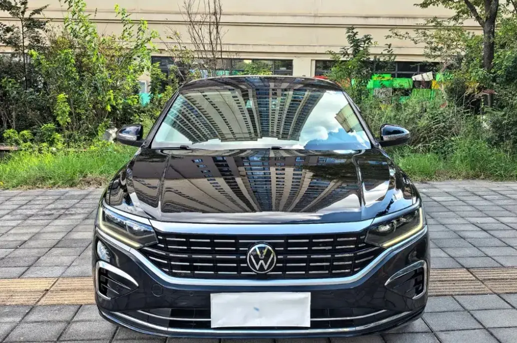 2022 VOLKSWAGEN PASSAT thumbnail 2
