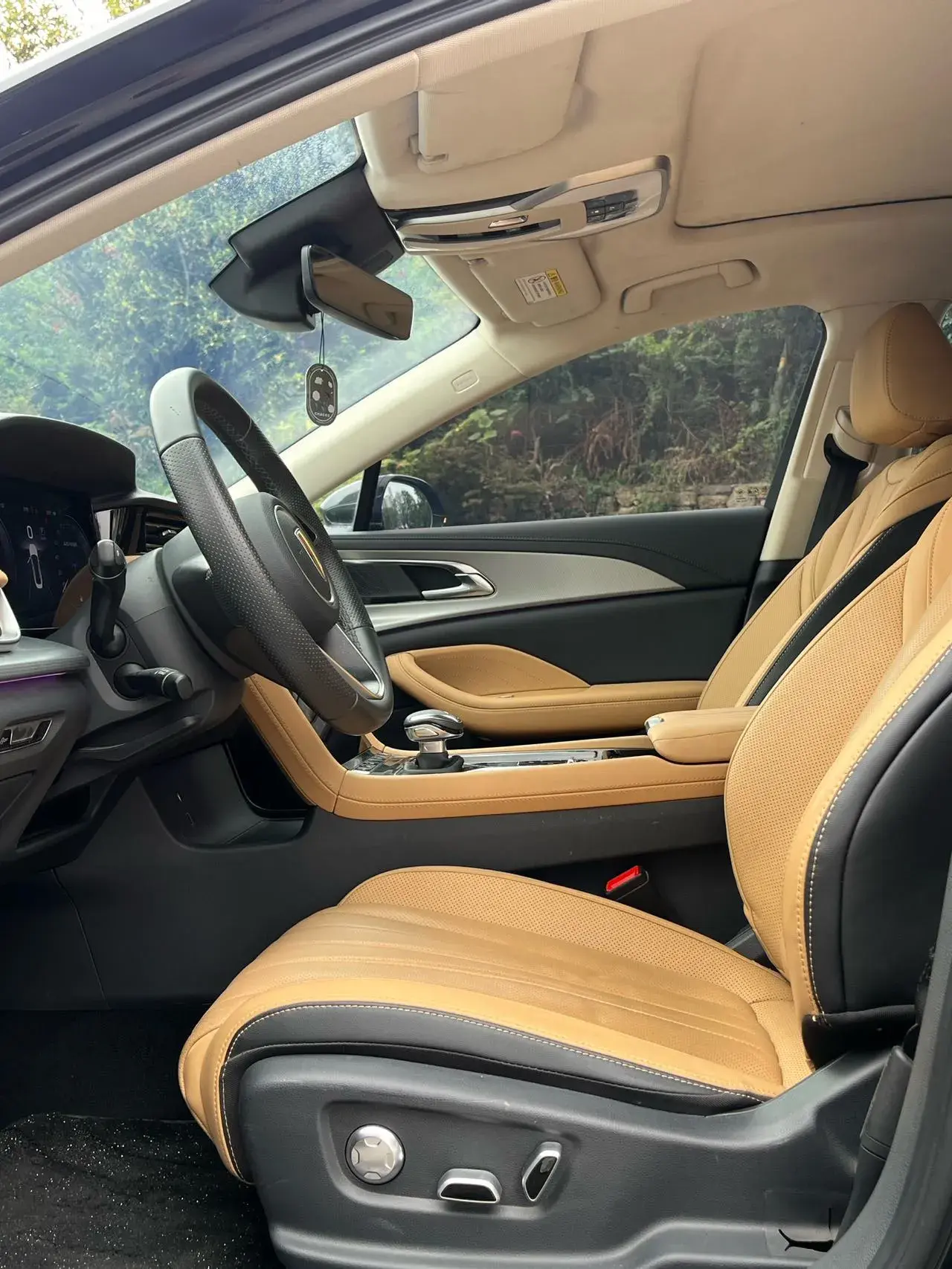 2023 HONGQI H5 thumbnail 4