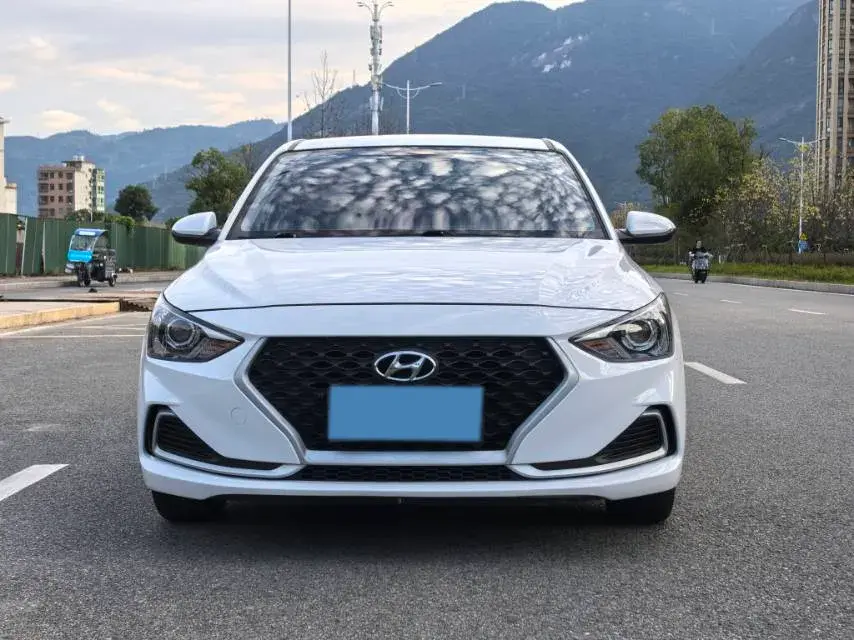2017 HYUNDAI CELESTA thumbnail 2