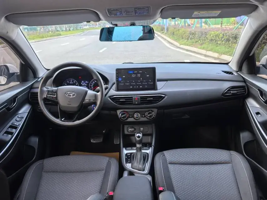 2017 HYUNDAI CELESTA thumbnail 4