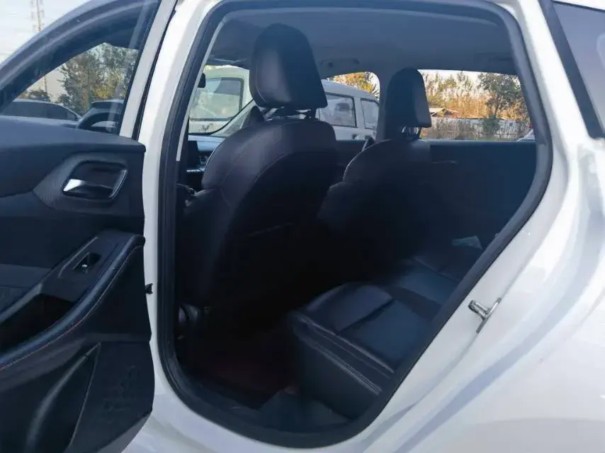 2021 MG 5 thumbnail 3