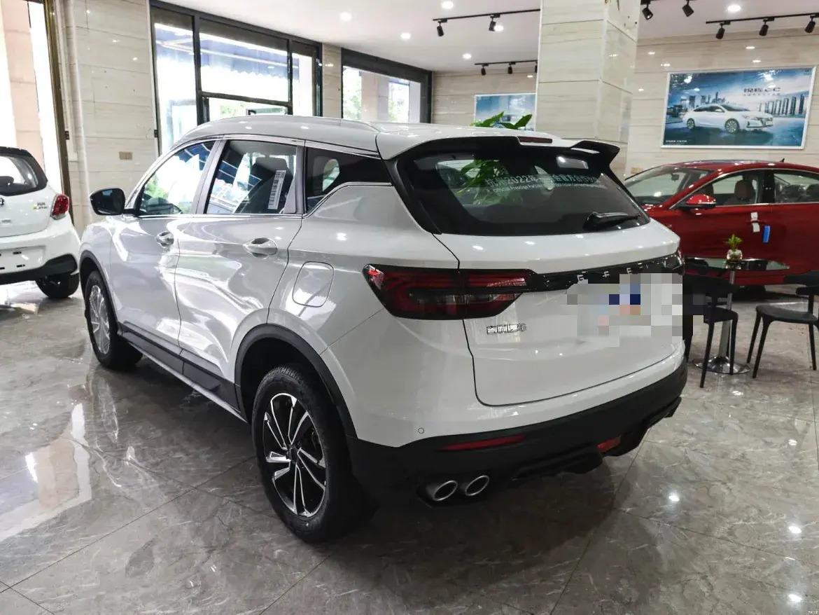 2023 GEELY COOLRAY thumbnail 3