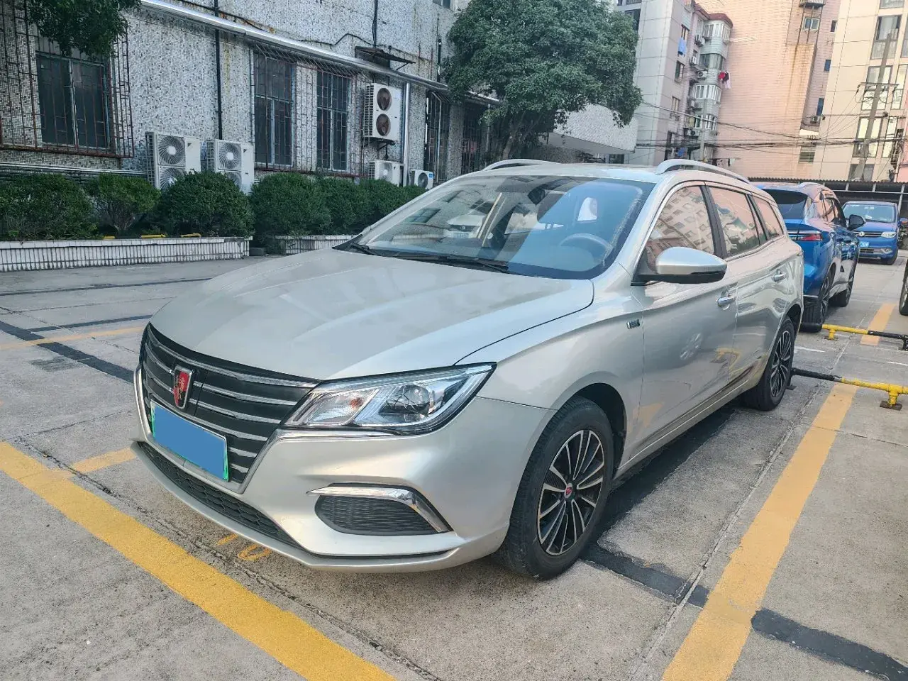 2018 ROEWE EI5 view 1