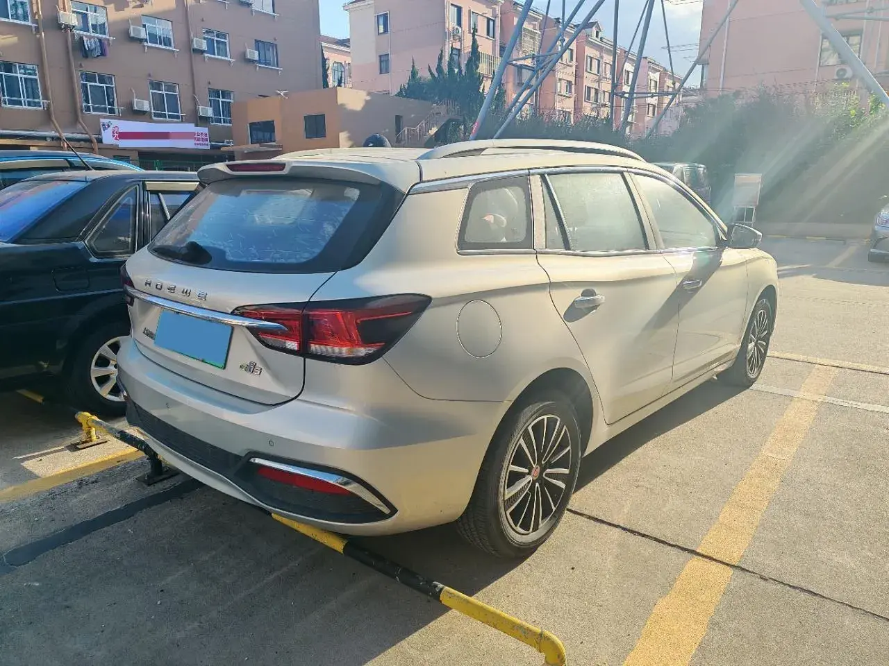 2018 ROEWE EI5 thumbnail 4