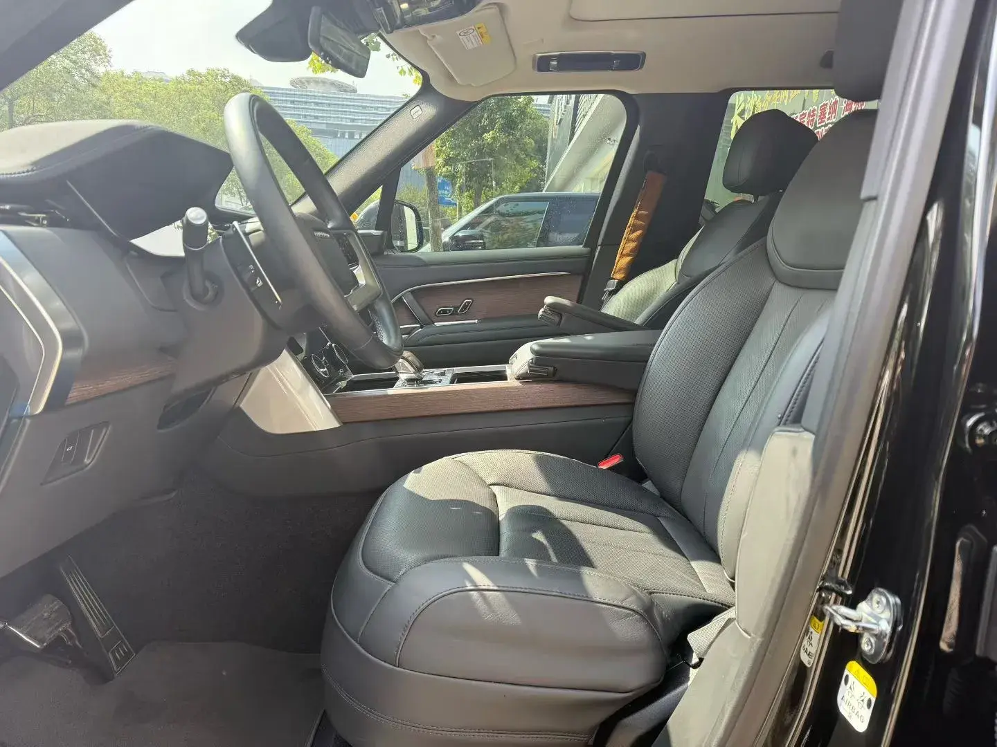 2022 LAND ROVER thumbnail 4