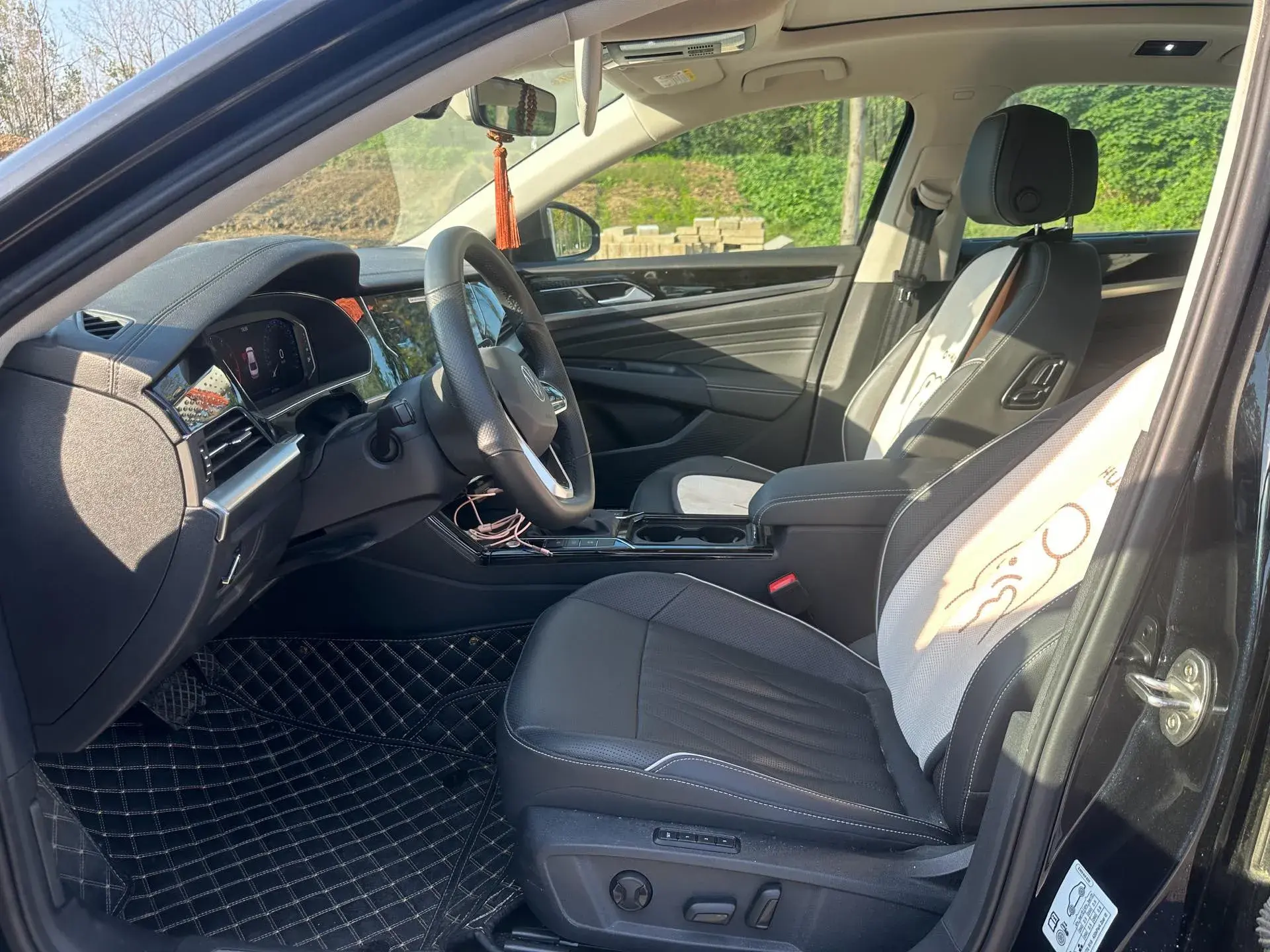 2023 VOLKSWAGEN PASSAT thumbnail 4