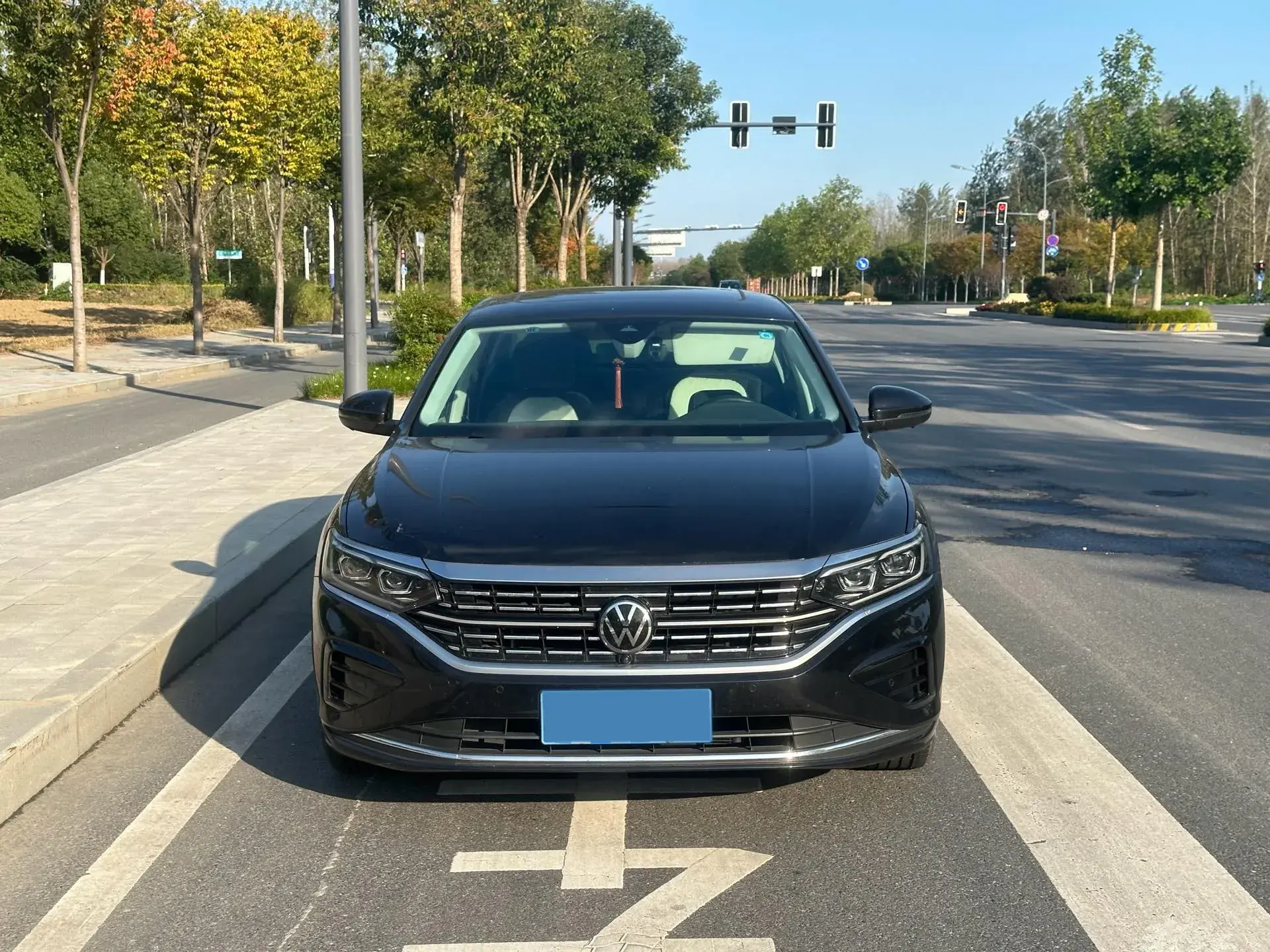 2023 VOLKSWAGEN PASSAT thumbnail 2