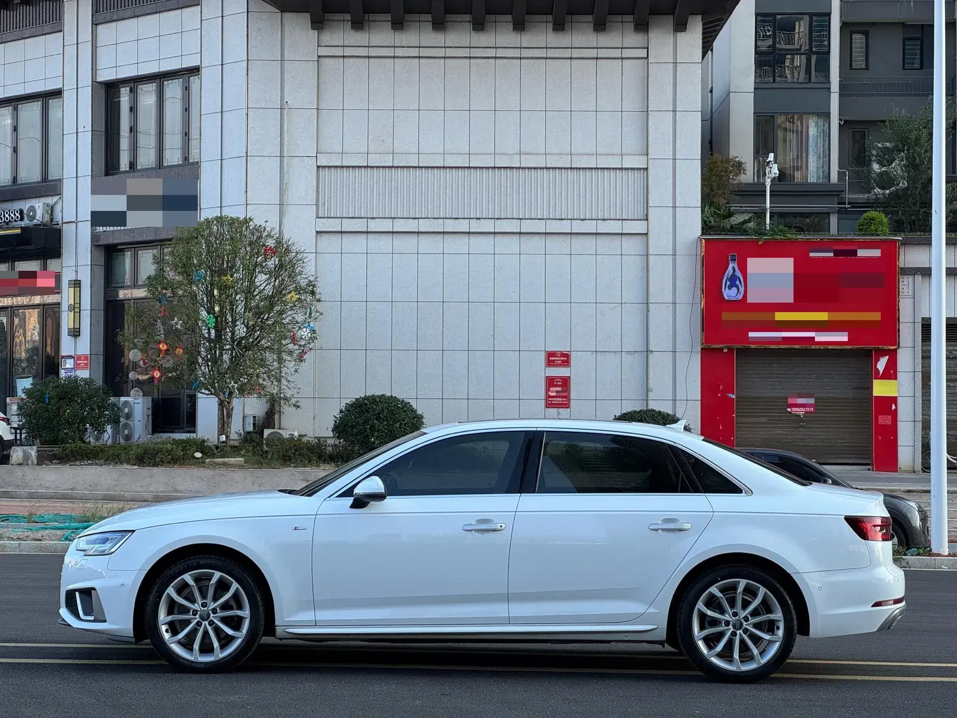 2019 AUDI A4L thumbnail 3