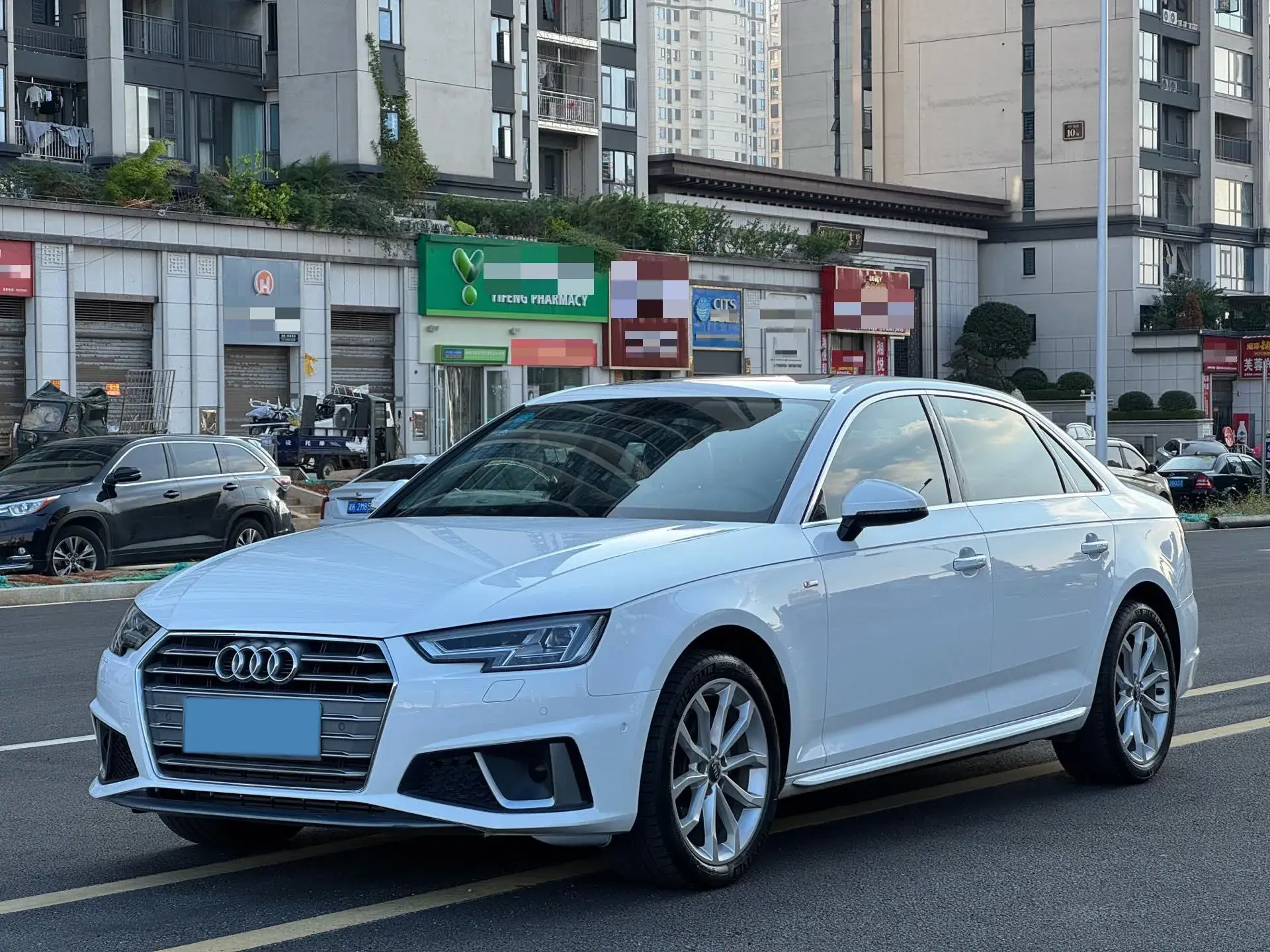 2019 AUDI A4L view 1