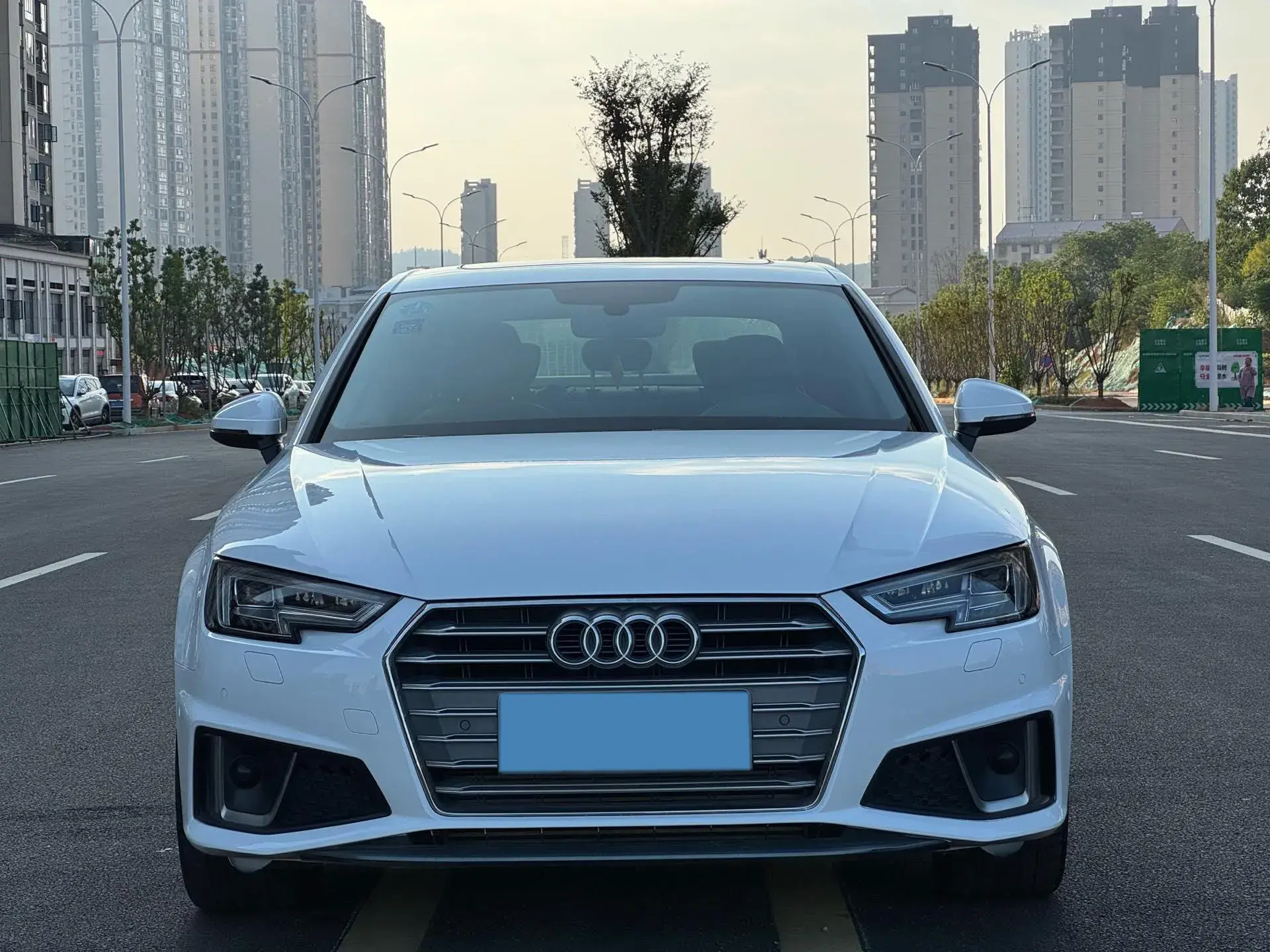 2019 AUDI A4L thumbnail 2