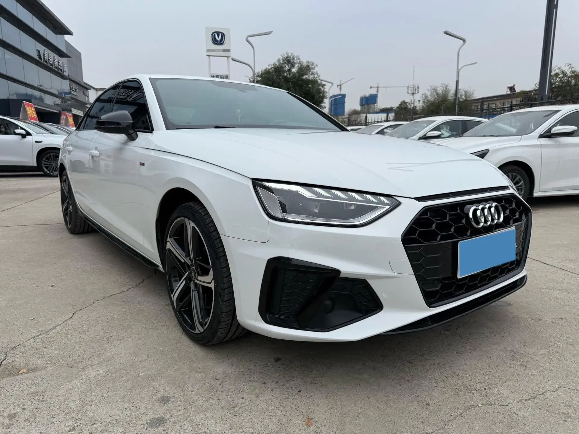 2024 AUDI A4L thumbnail 3