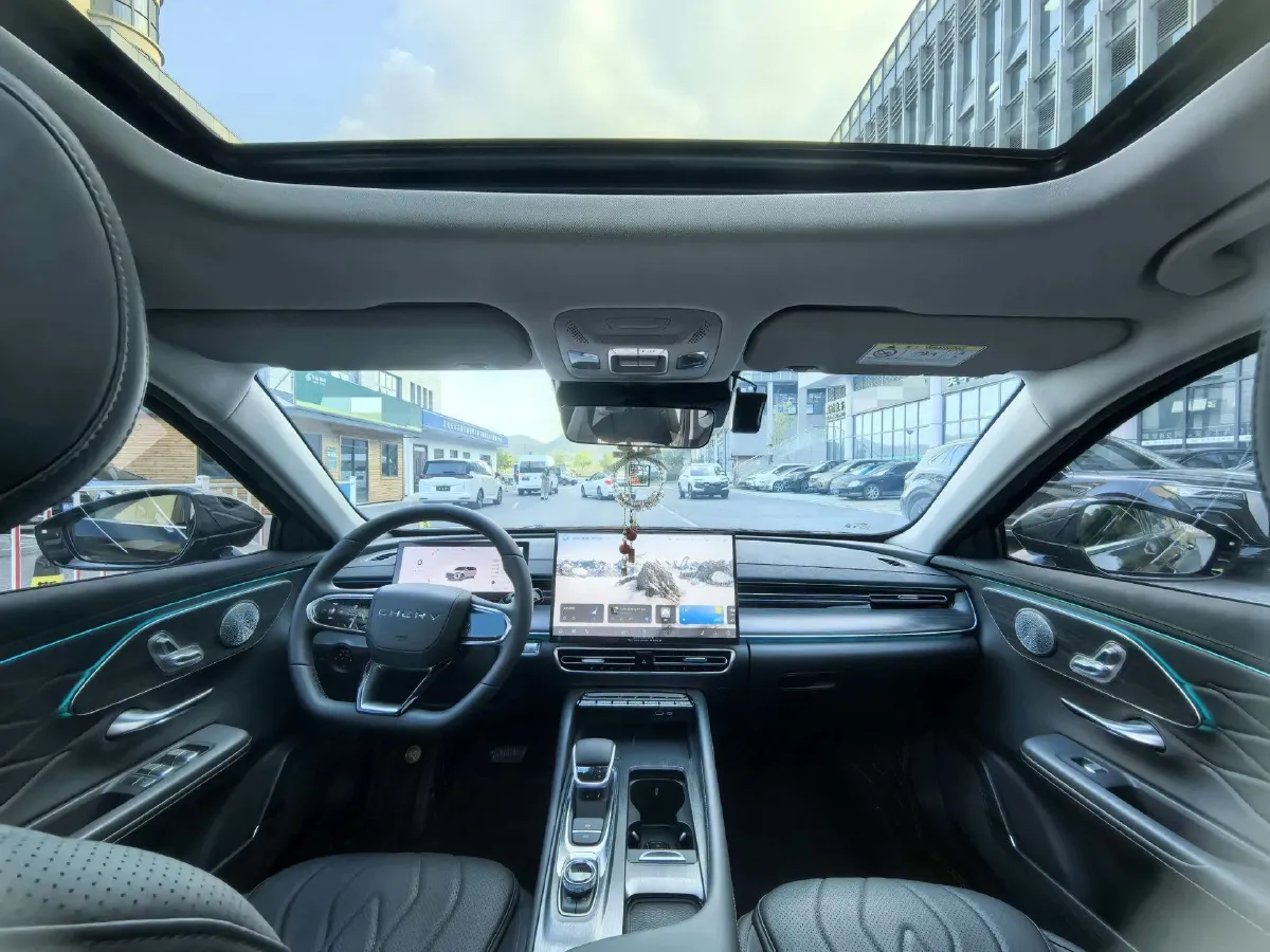 2025 Chery Arrizo 8 Pro 1.6T 197HP L4 7DCT,autocango,china used car exporter,china ev exporter,chinese used car exporter,chinese used ev exporter