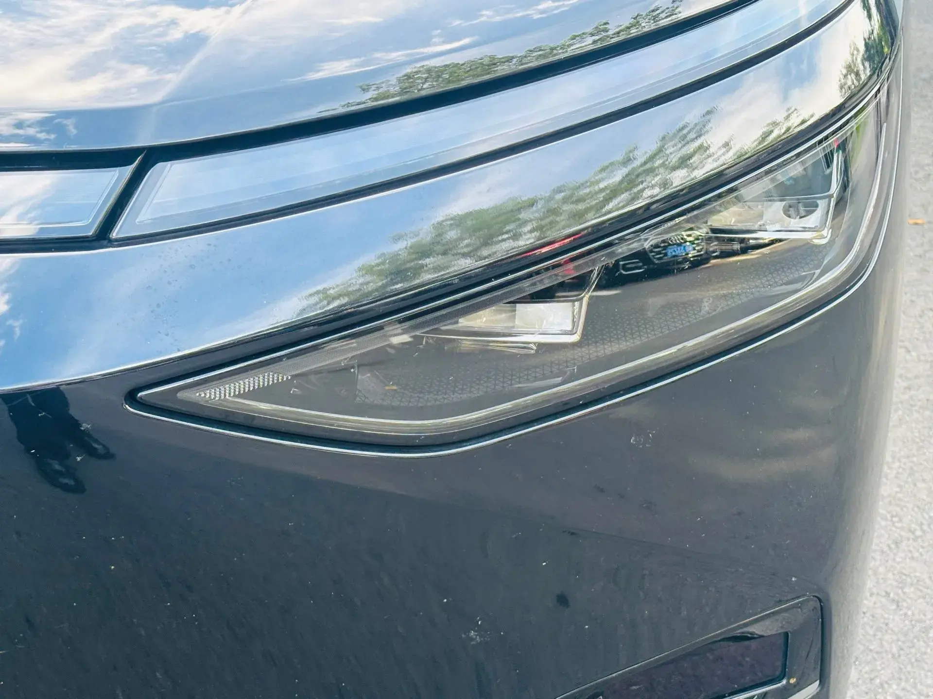 2024 XPENG X9 thumbnail 2