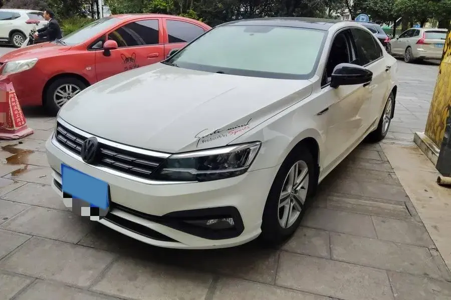 2021 VOLKSWAGEN LAMANDO view 1