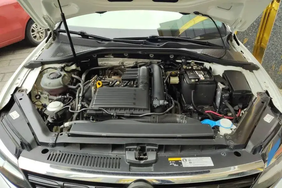 2021 VOLKSWAGEN LAMANDO thumbnail 4