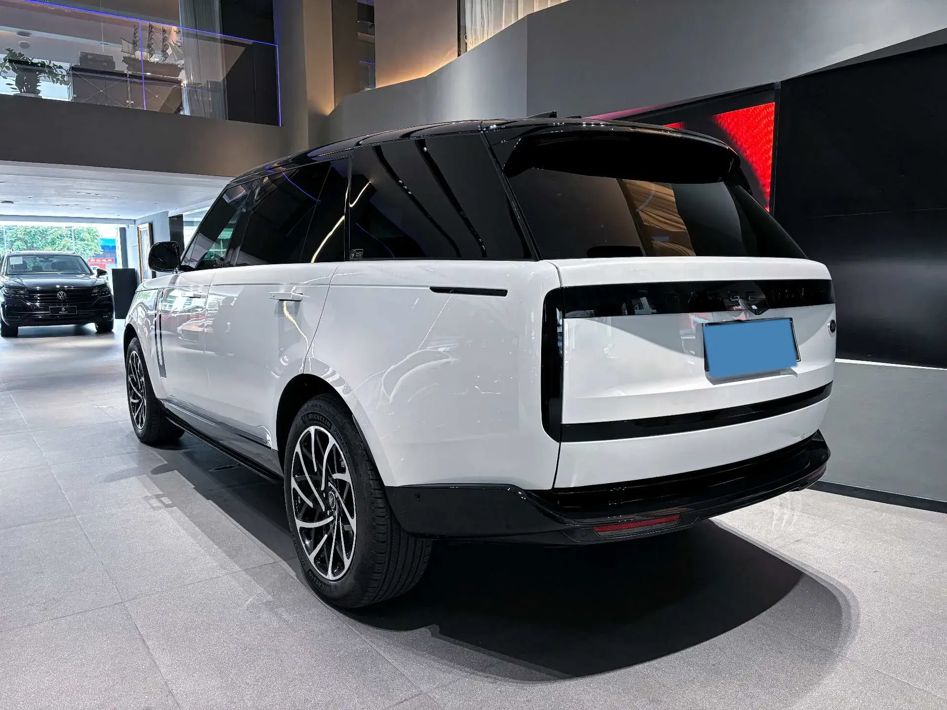 2022 LAND ROVER thumbnail 4