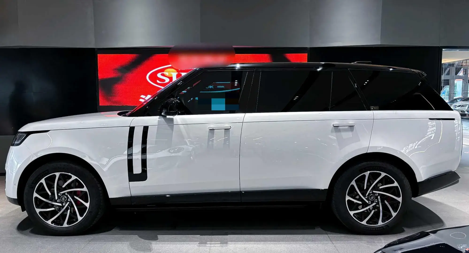 2022 LAND ROVER thumbnail 3