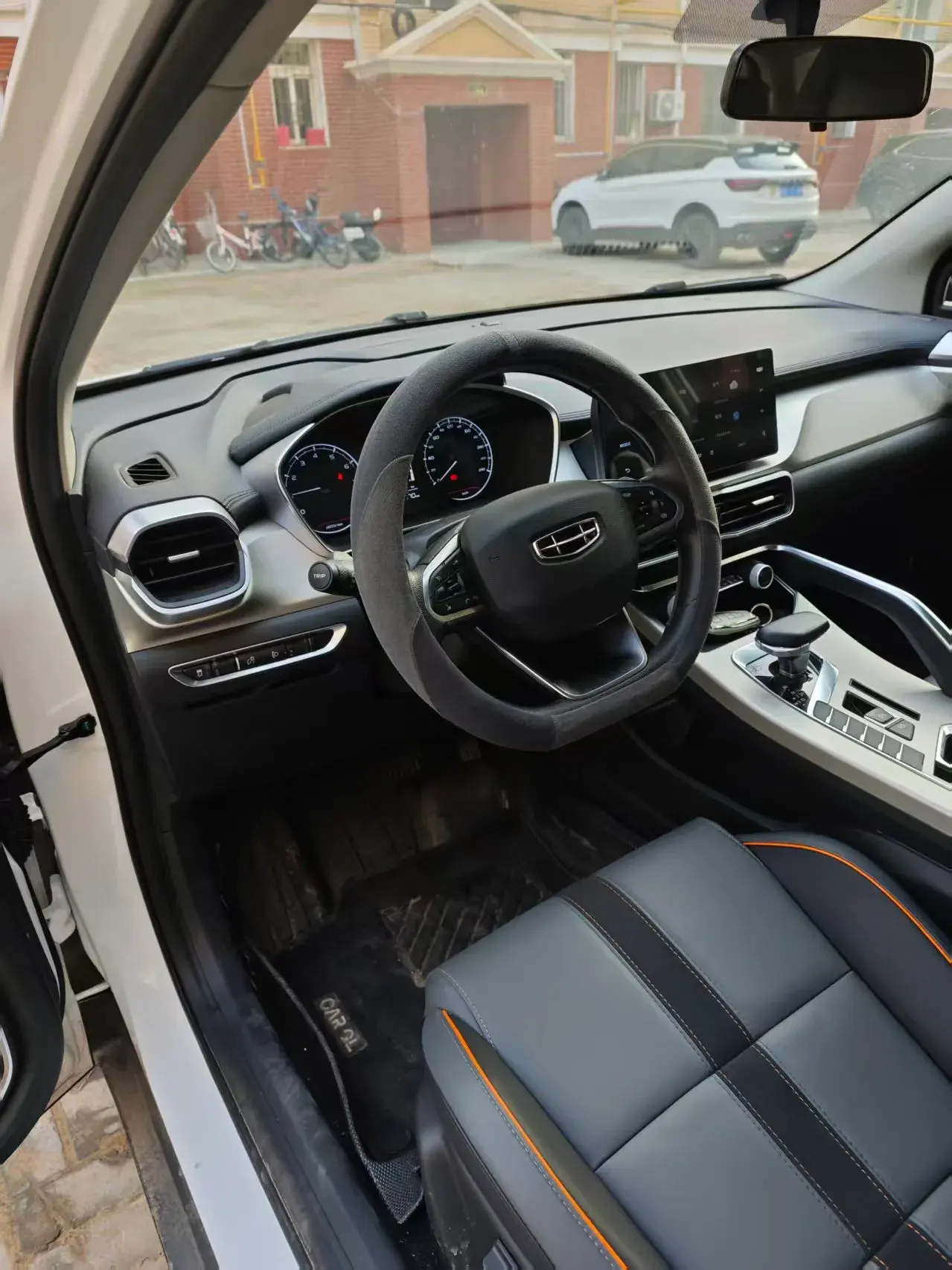 2024 GEELY COOLRAY thumbnail 4