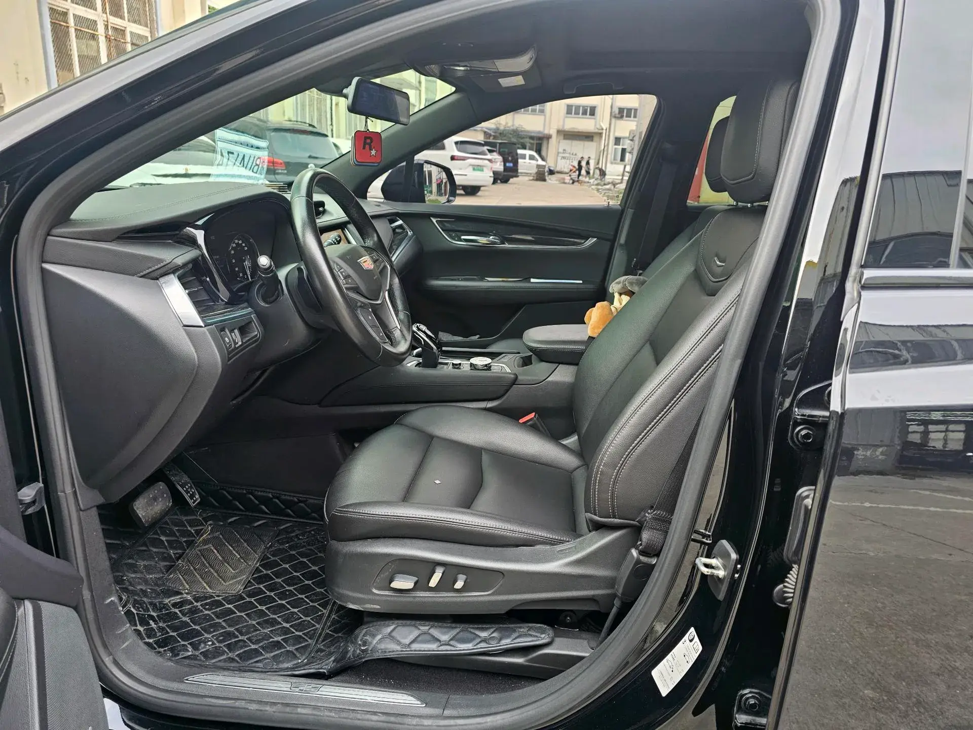 2022 CADILLAC XT5 thumbnail 3